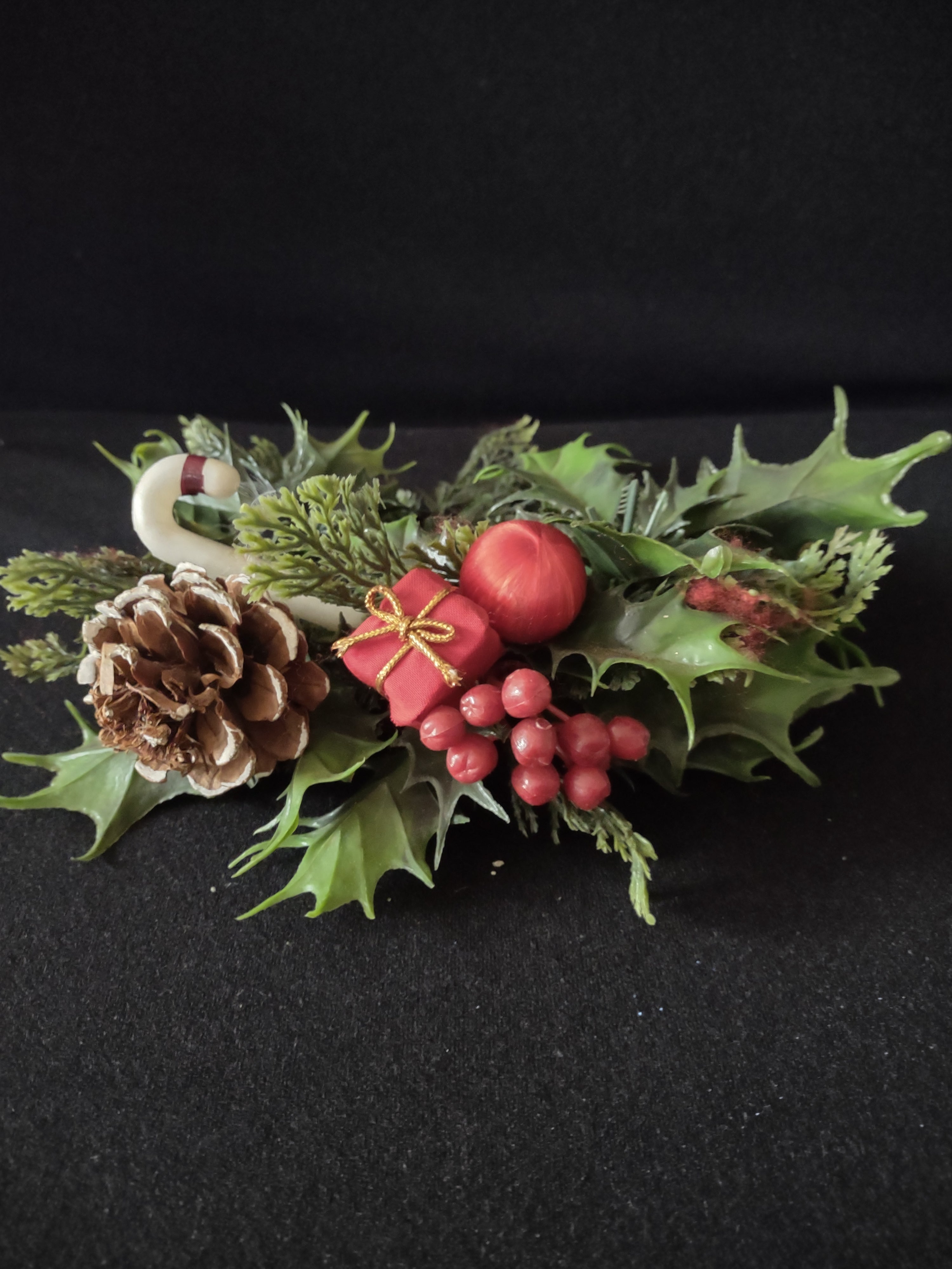 Vintage 2 Plastic Candle Rings Greenery Pine Cone Gifts Berries (Lot 4781)
