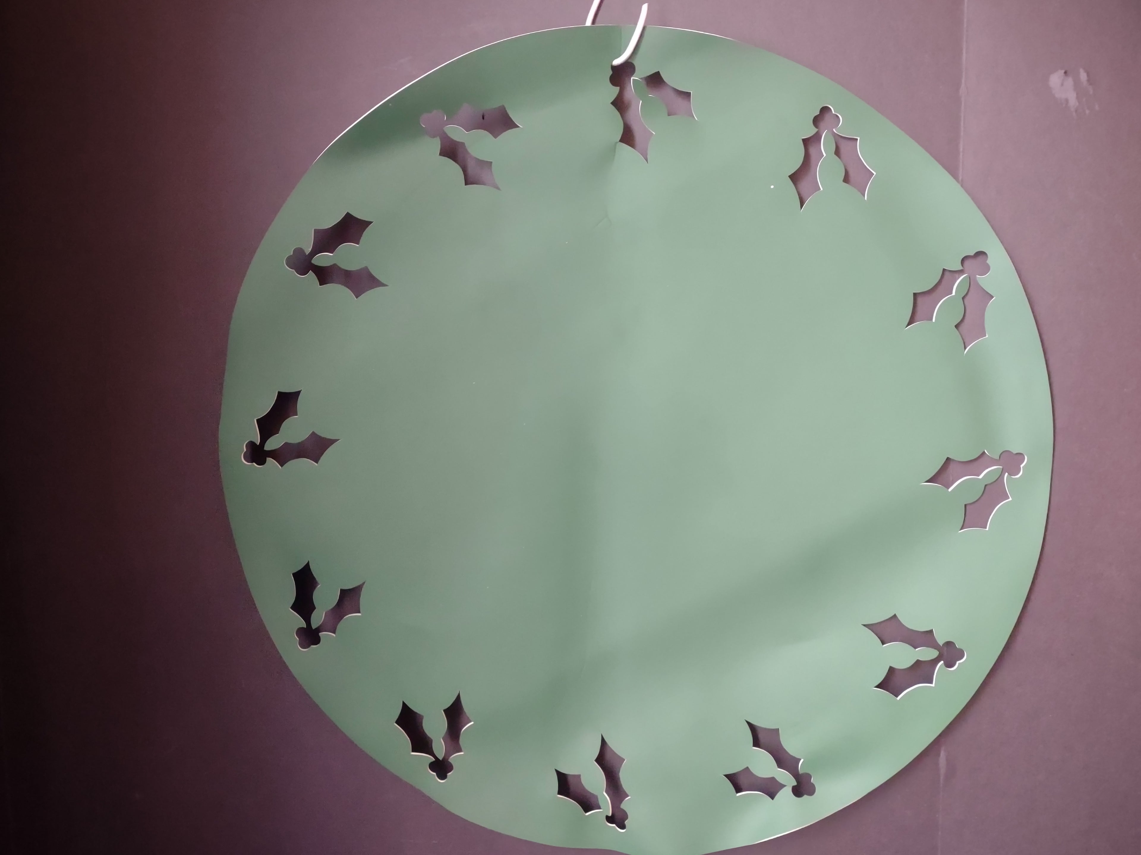Christmas Extra Large Holly Table Mat Green Vinyl 19" (lot 3360)
