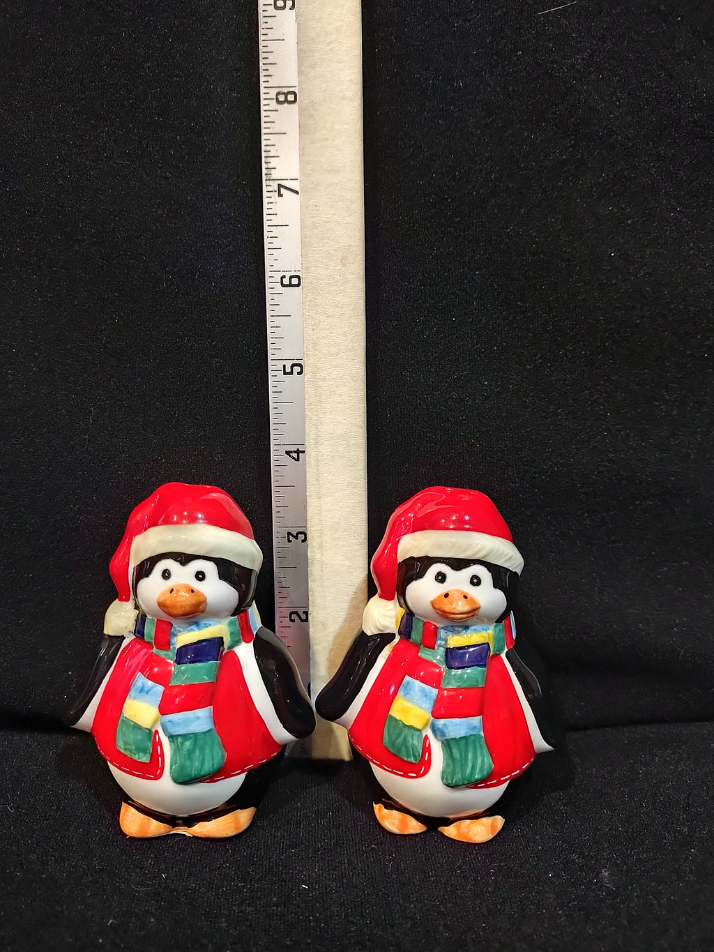 Vintage Christmas Scott's Collectables Penguin Salt Pepper Santa Hat (Lot 4105)