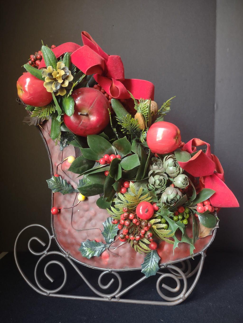 Christmas TabletopCenterpiece Decor Sleigh Apples Nuts Berries Pear (lot 1590)