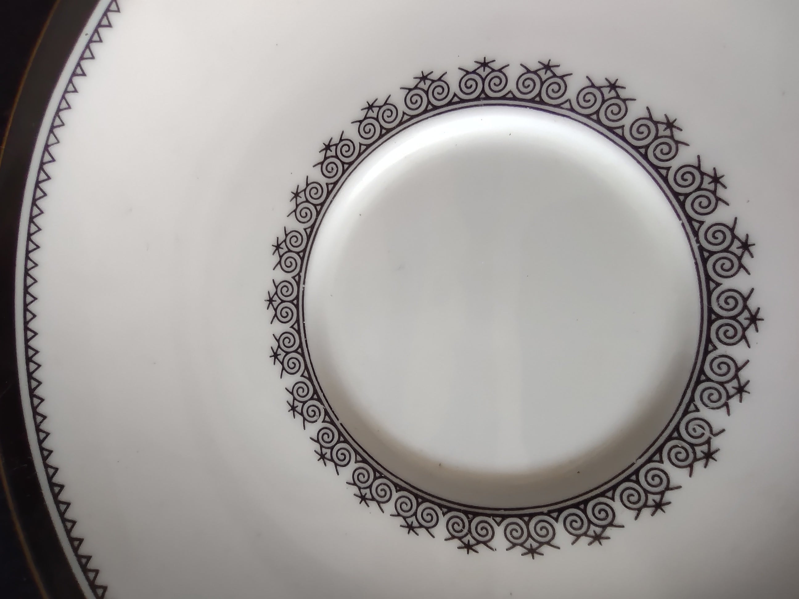 Vintage Spode Saucer Bone China Camelot Gold Trim (Lot 5738)