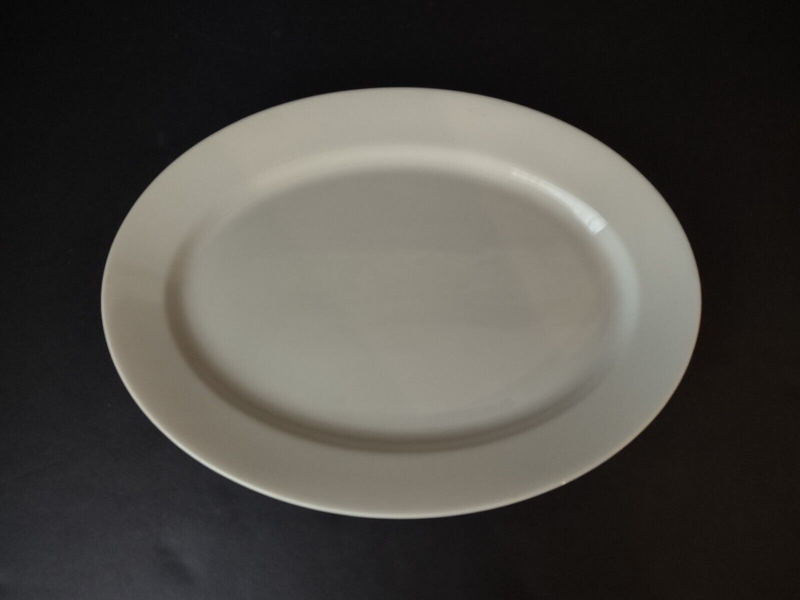 Plain White Oval Serving Platter 14" x 10-1/2" NO BACKSTAMP (lot 414)