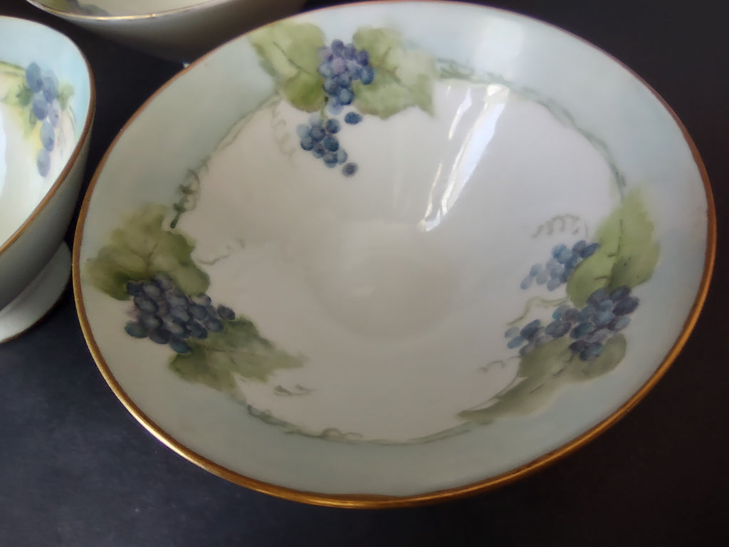 French Cottage Chic Set of 3 Dessert Footed Bowls Blue Berry Design (lot 1095)