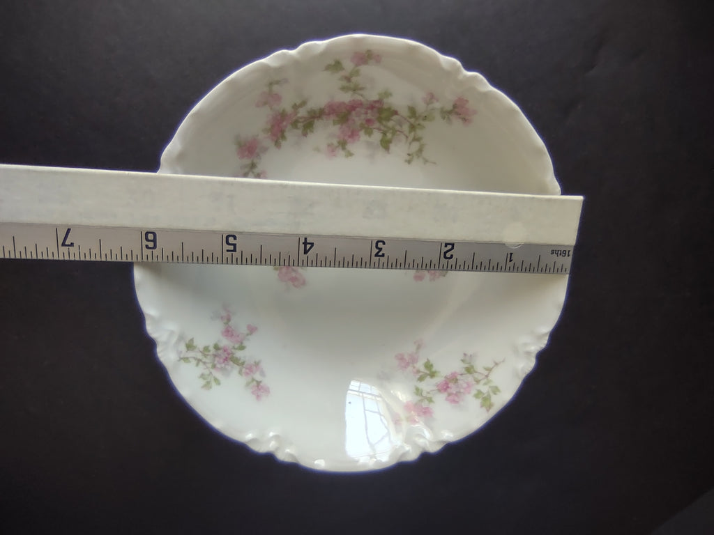 Haviland Limoges Small Bowl Apple Blossom 6-1/4"(lot 1055)