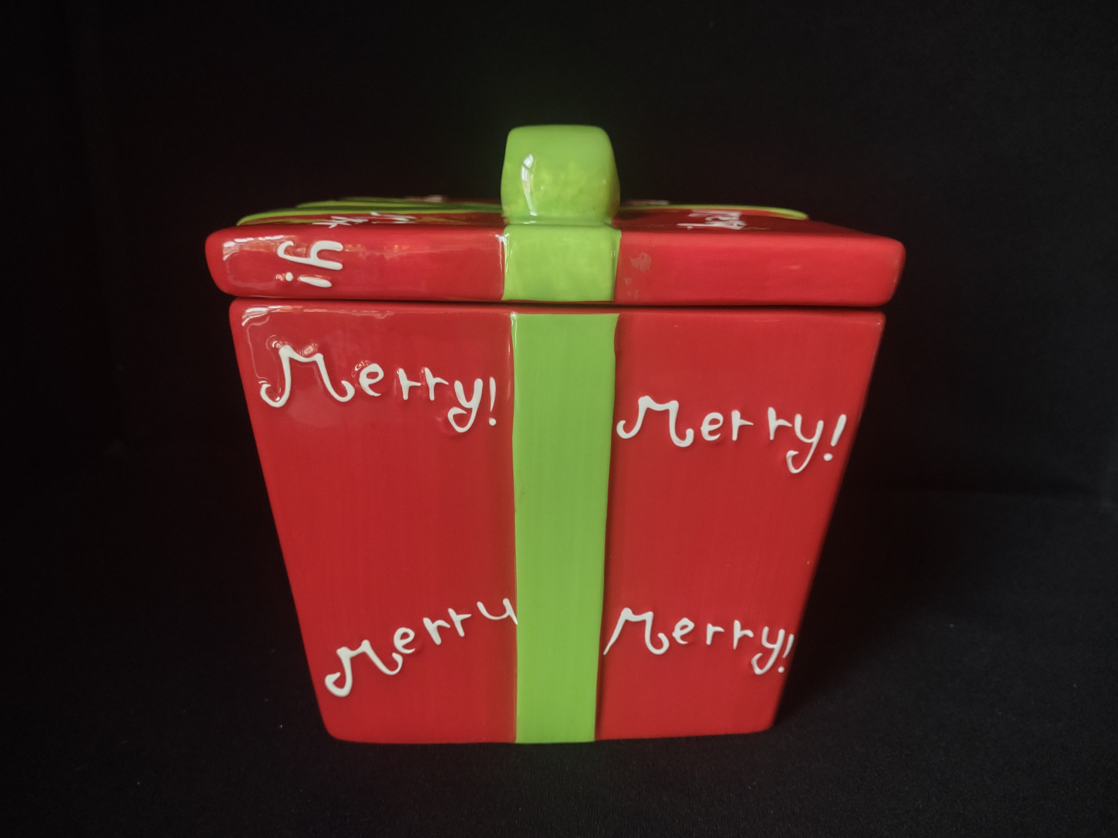 Christmas Gift Box Cookie Jar (lot 1713)