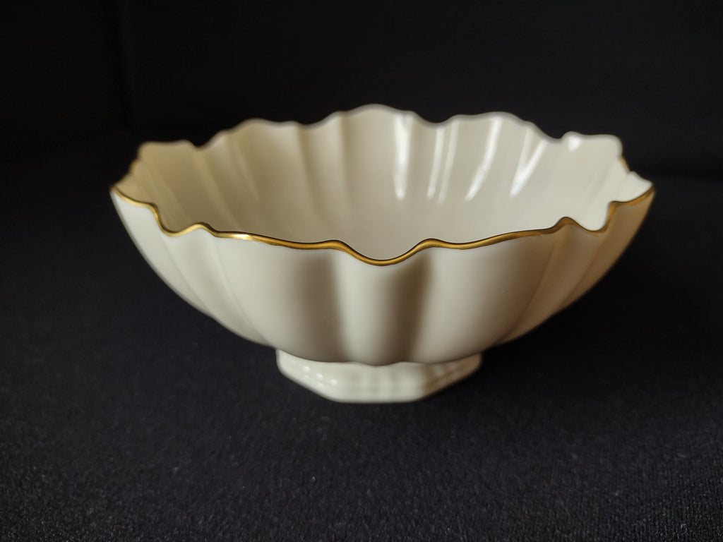 Vintage Lenox Special Holly Design Gold Trim Candy Nut Dish (lot 1903)