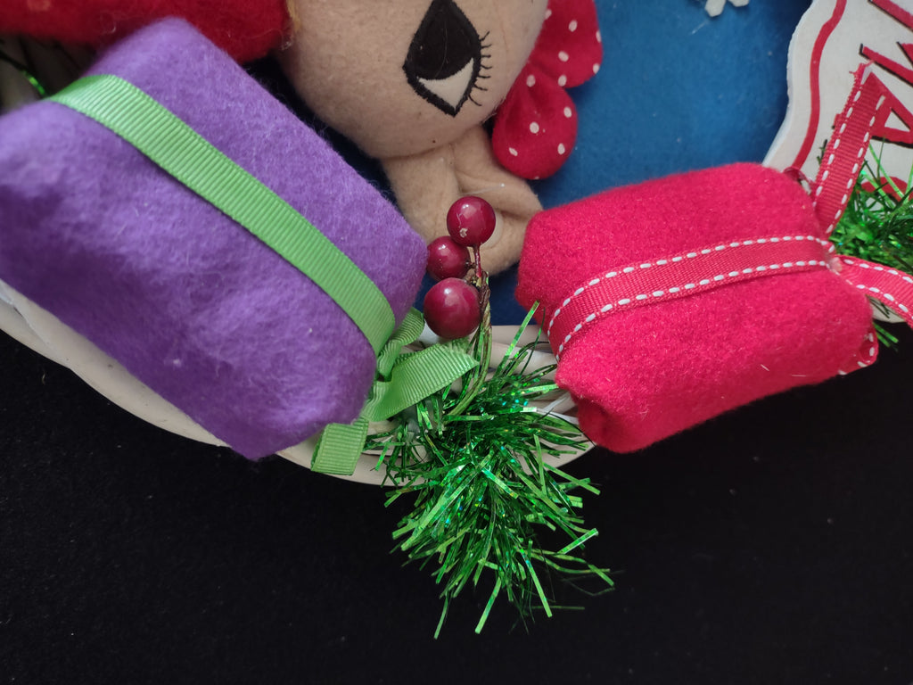 Vintage Rudolph Clarice Merry Christmas Wreath Door Wall Hanging (Lot 3715)