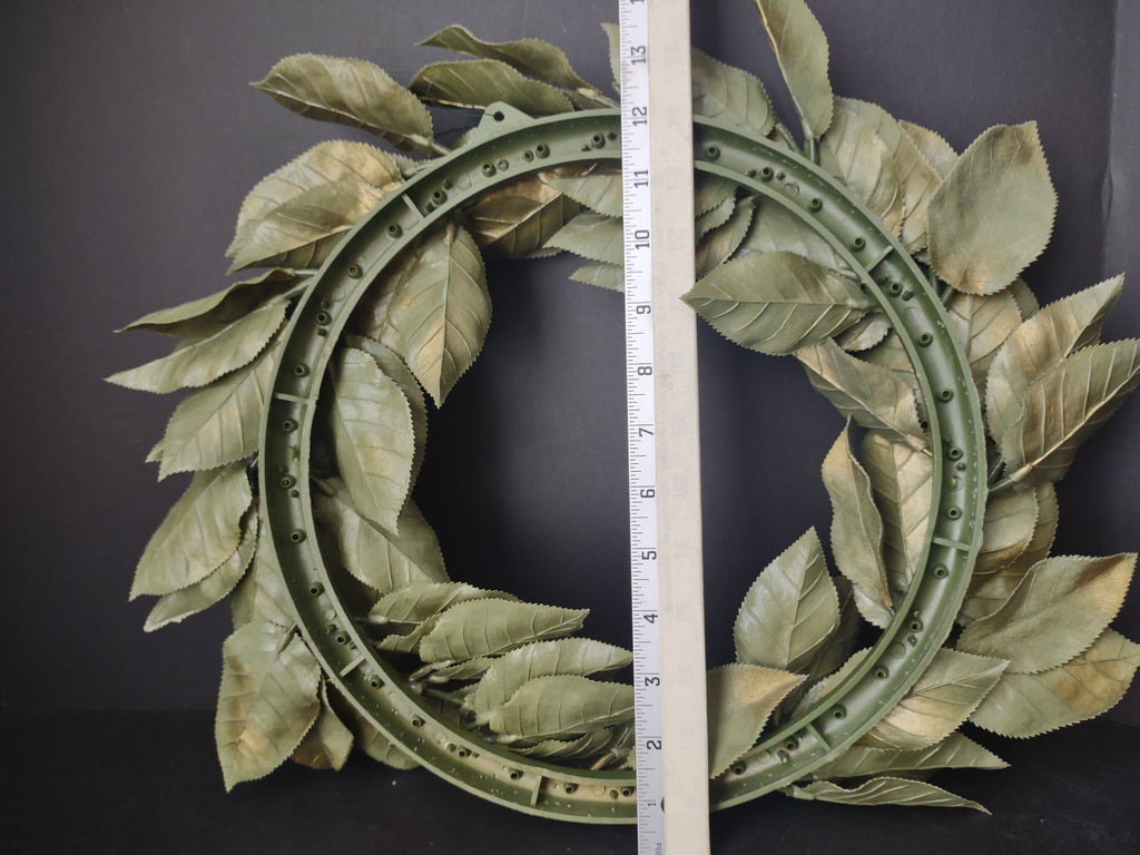 Vintage Artificial Plastic Green Leaf Laurel Wreath 12" (lot 1140)