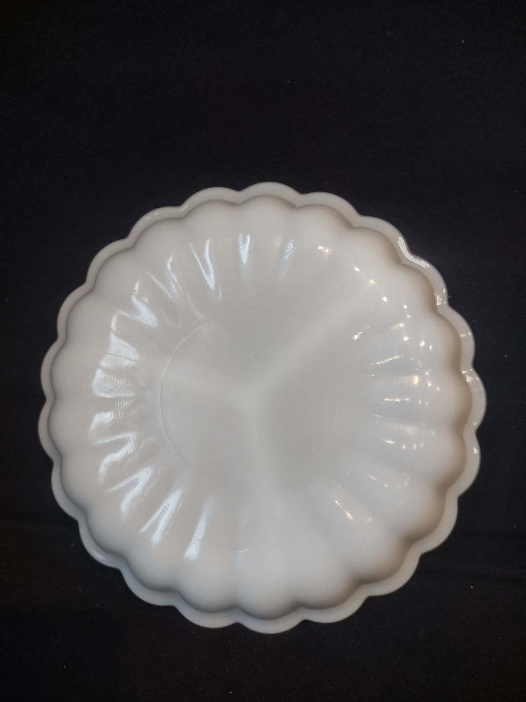 Vintage Mid Century Anchor Hocking Milk Glass Serving Dish (lot 2598c)