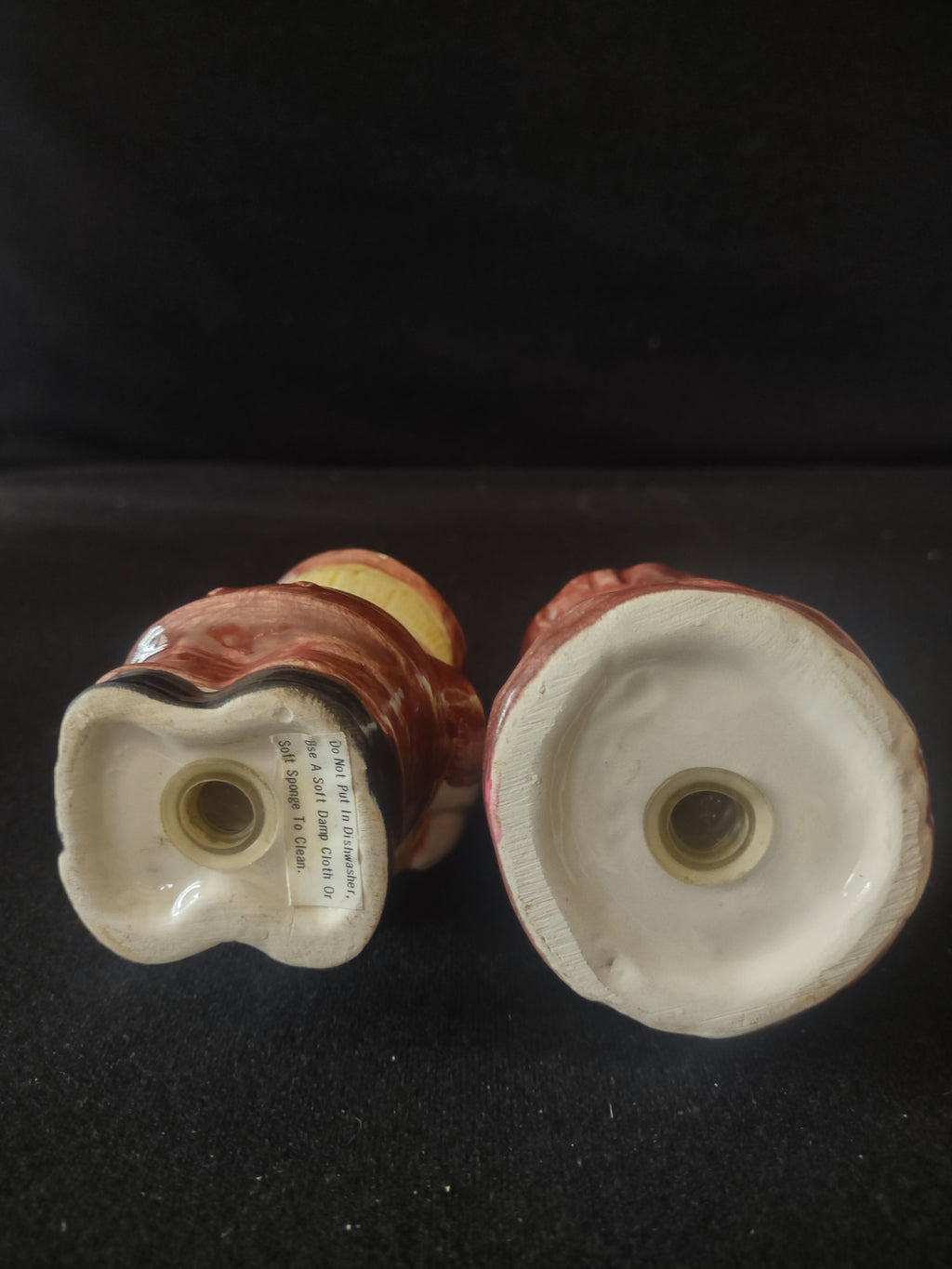 Thanksgiving/Fall Ceramic Pilgrim Salt And Pepper Shakers (Lot 3445)
