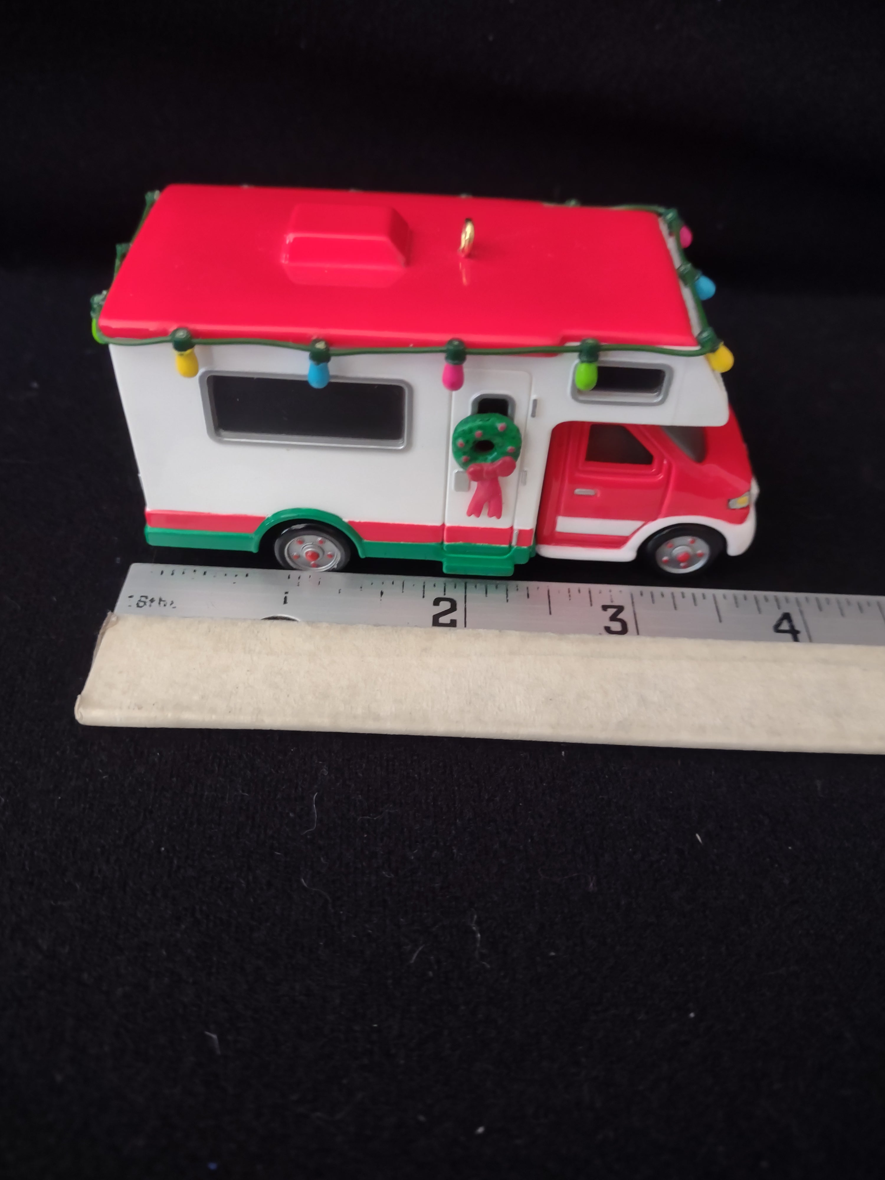 Vintage 2001 Christmas Camper Ornament Lights Wreath Personalize (Lot 4169)