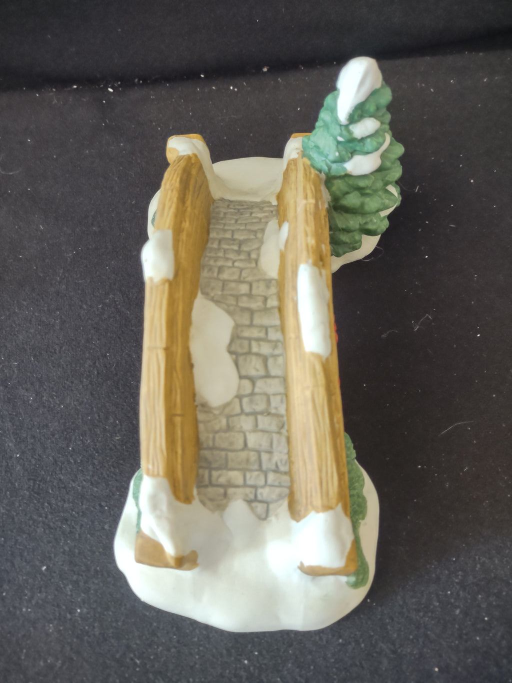Vintage Christmas Village Porcelain Bridge Dickens Collectables (Lot 3825)
