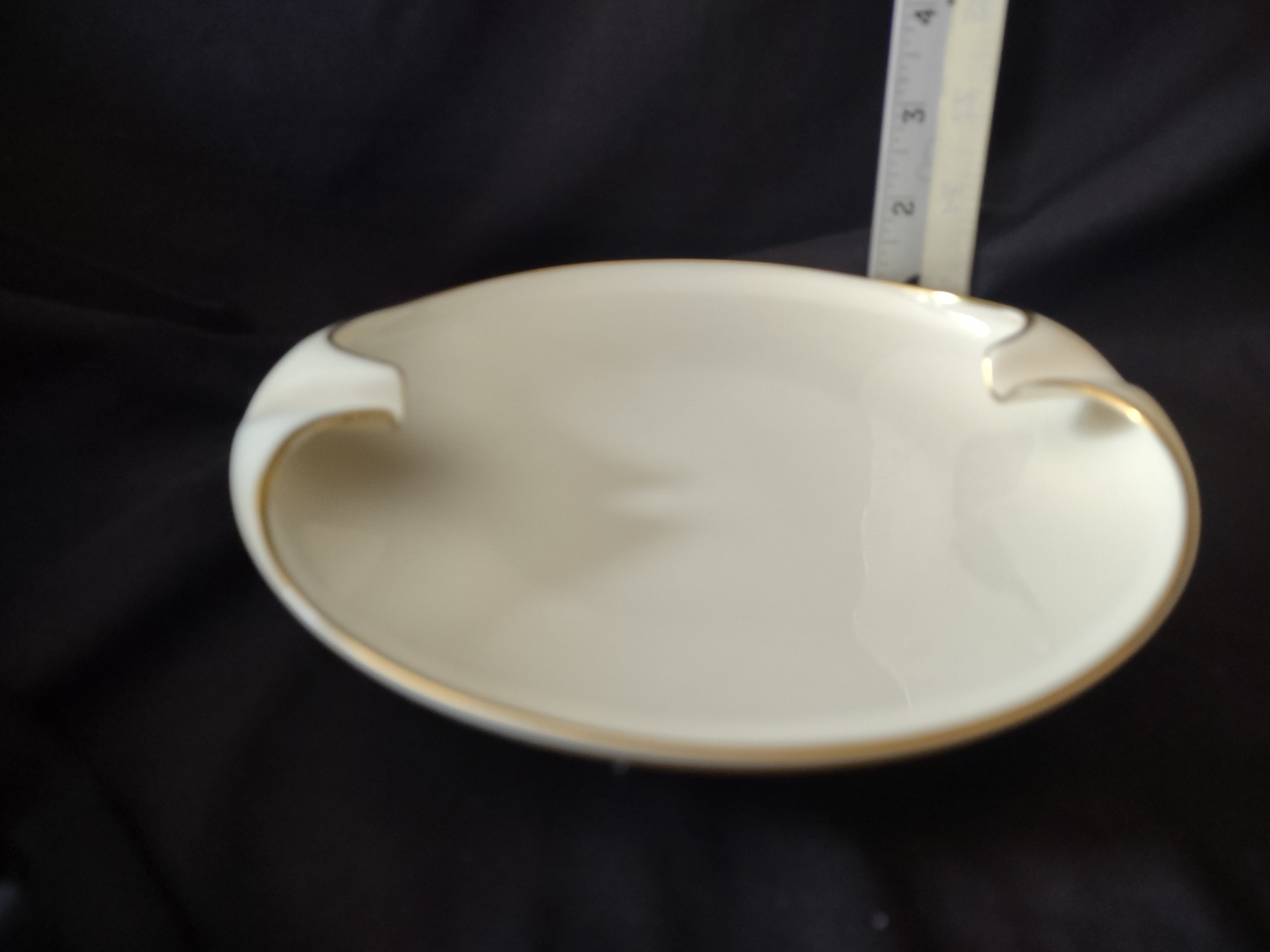 Vintage Lenox MCM Porcelain Gold Trim Ashtray 8" (lot 1980)