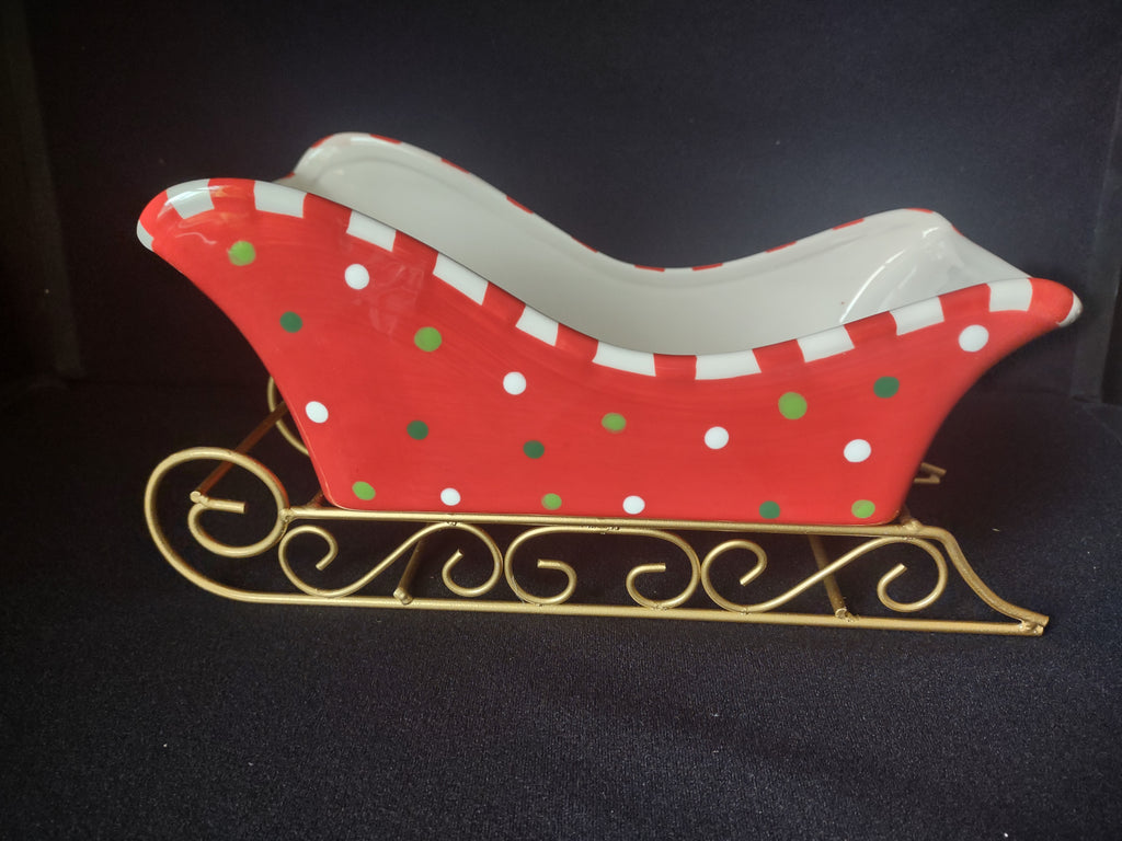 Christmas Ceramic Sleigh Bowl with Stand (lot 1592)