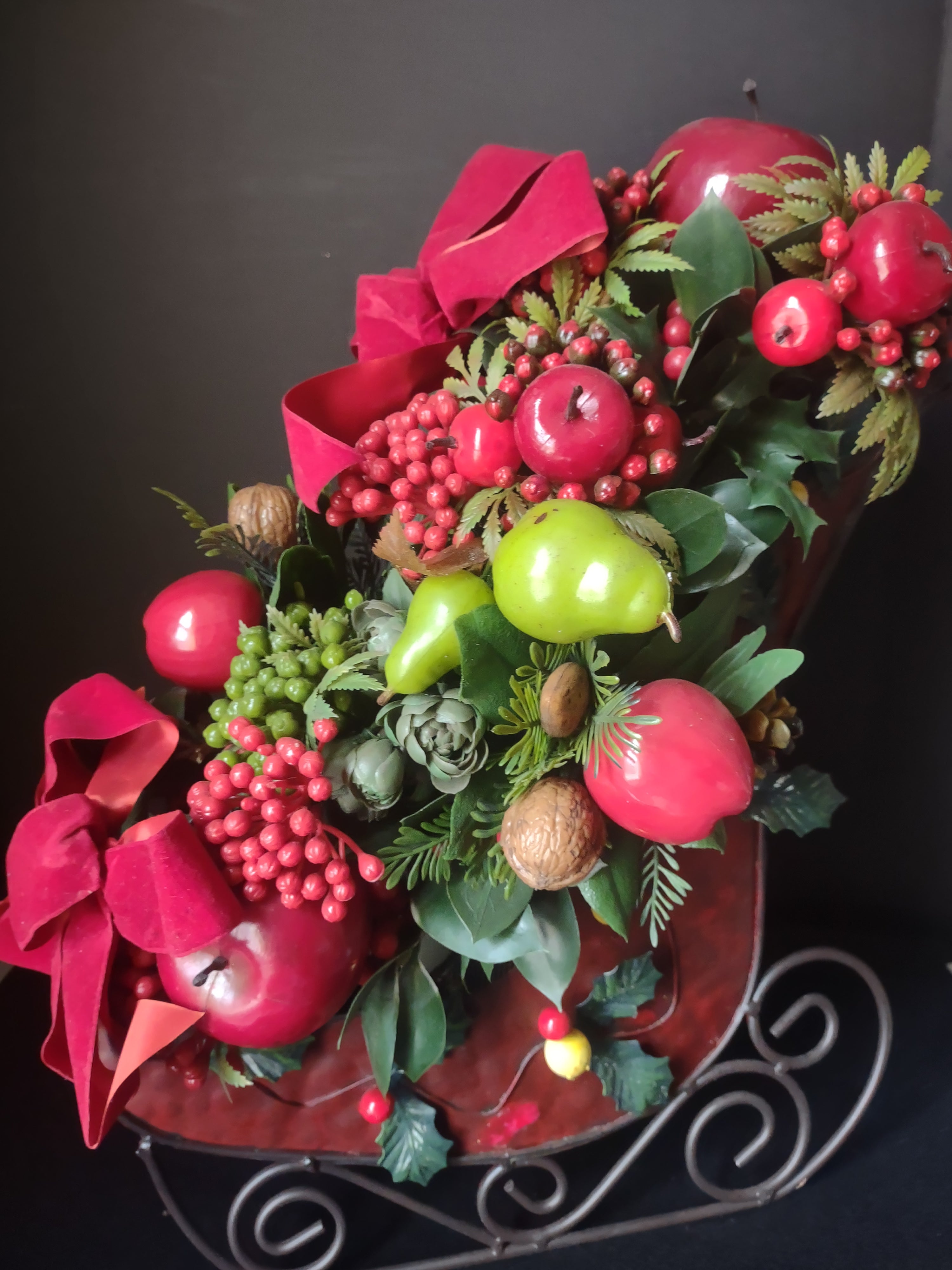 Christmas TabletopCenterpiece Decor Sleigh Apples Nuts Berries Pear (lot 1590)