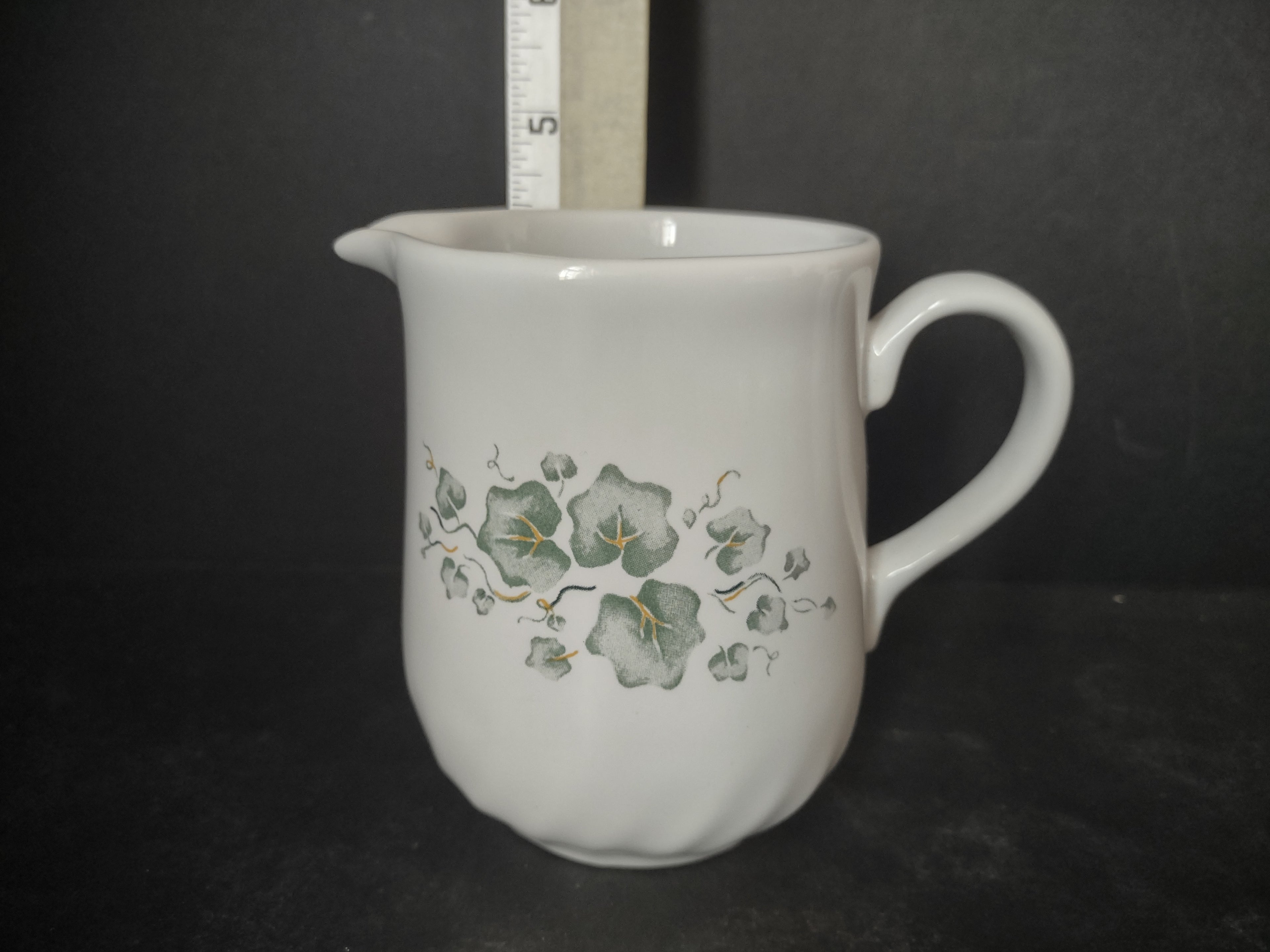 Corelle Corning Callaway Ivy Creamer Pitcher Syrop 5" (lot 2926c)