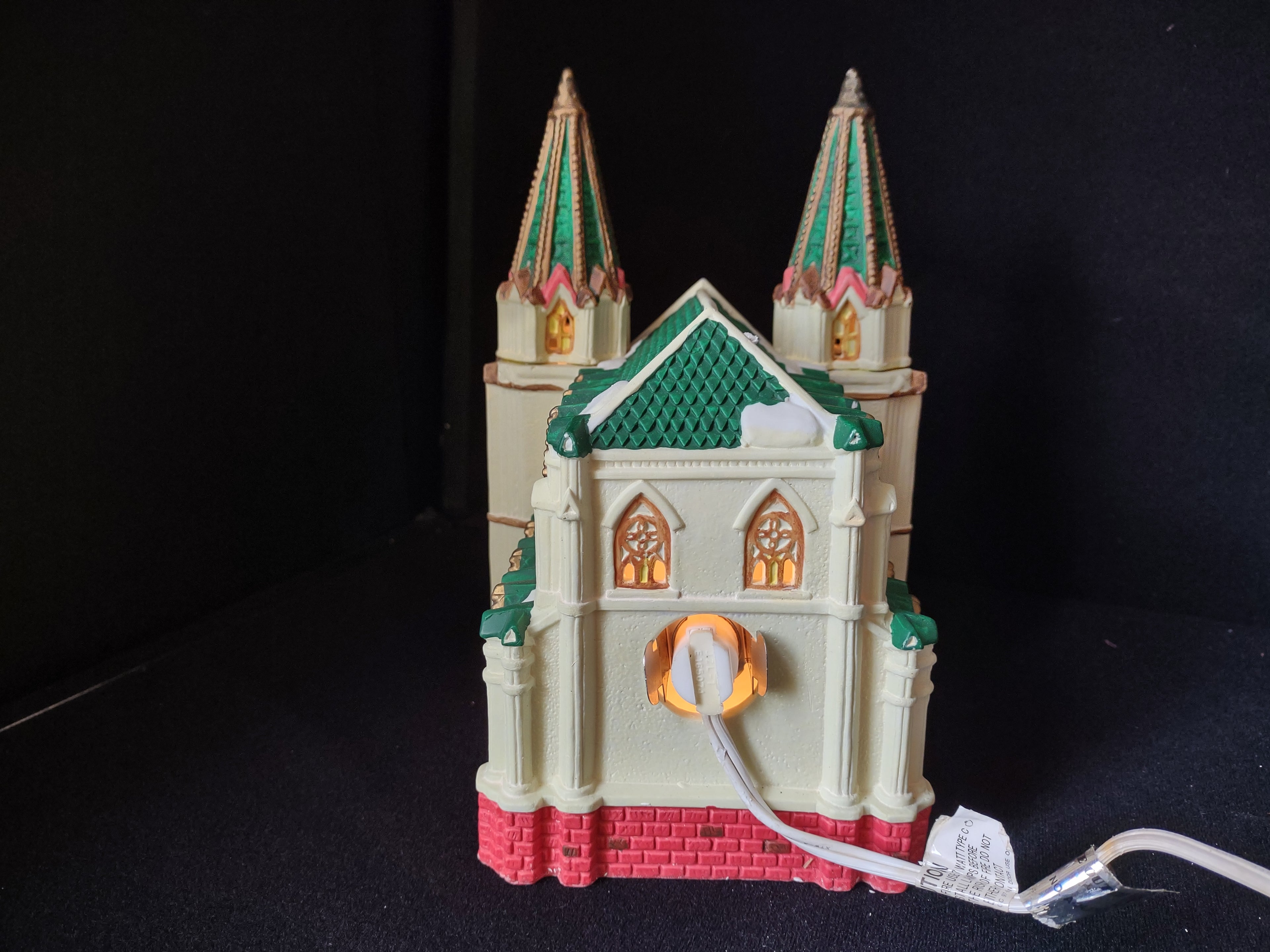 Noma 1997 Porcelain Light Up Church (lot 1733)
