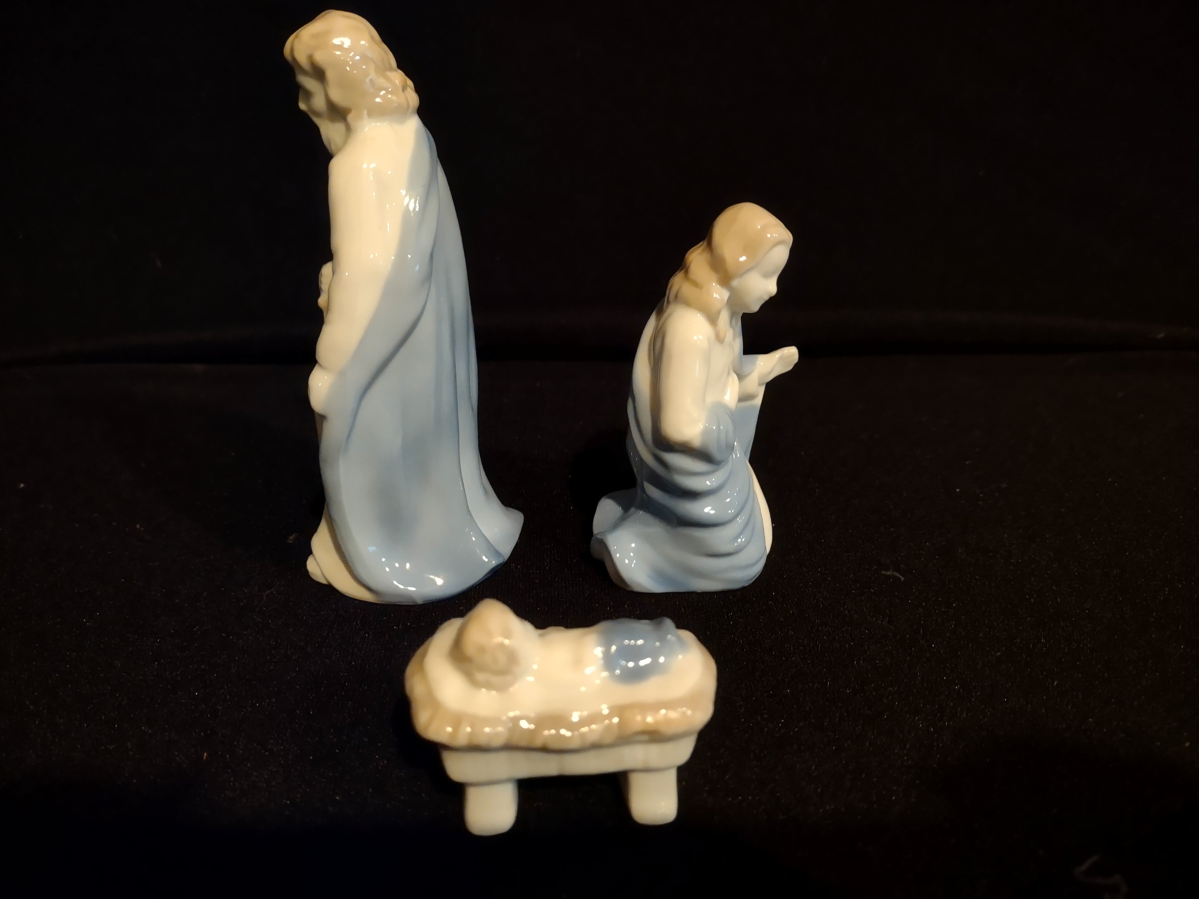 Vintage Christmas Nativity Sanmyro Japan Blue White Mary Joseph Baby (lot 2443)