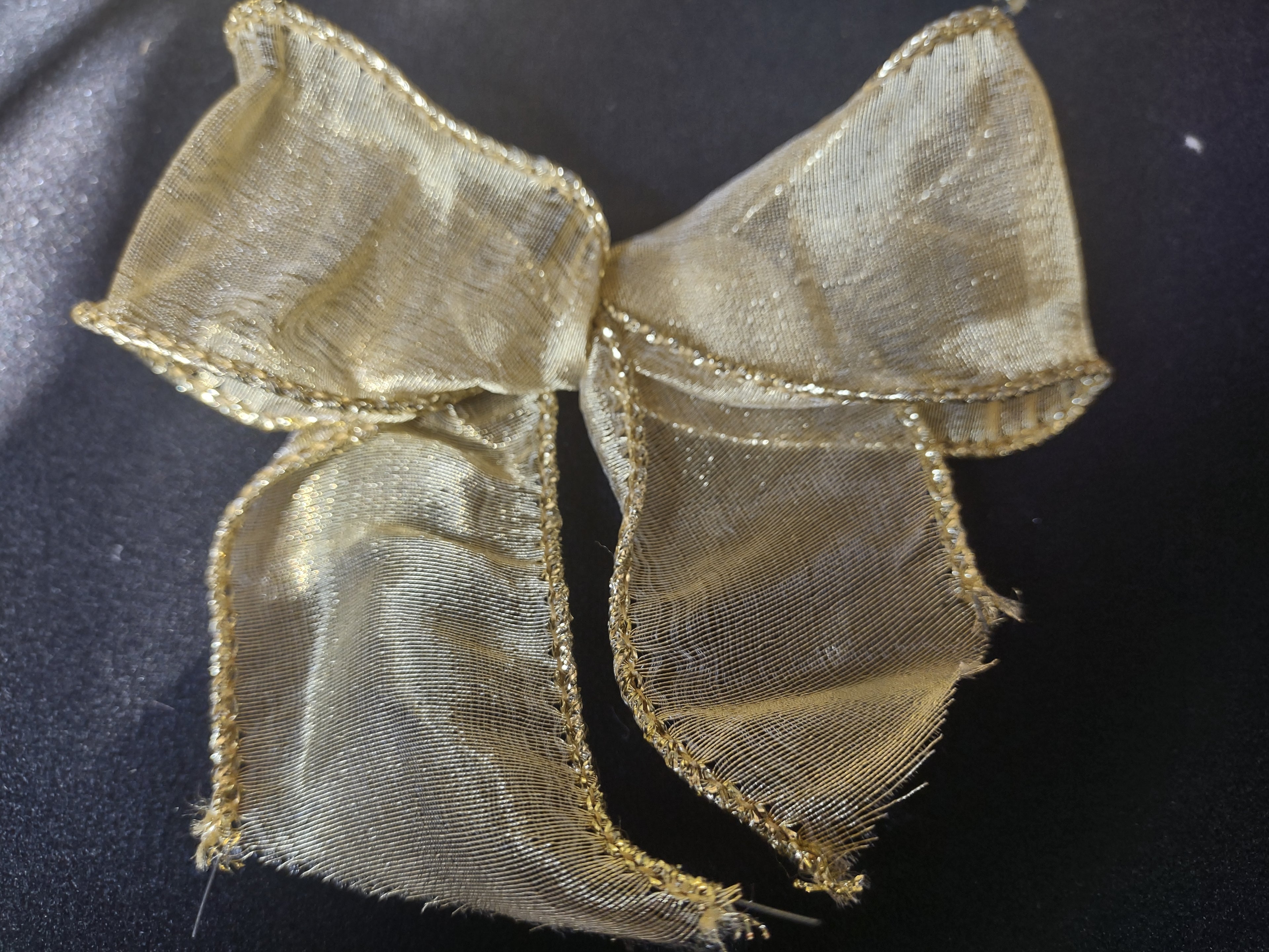 Lot of 27 Golden Ribbon Bows Christmas (lot 1702)