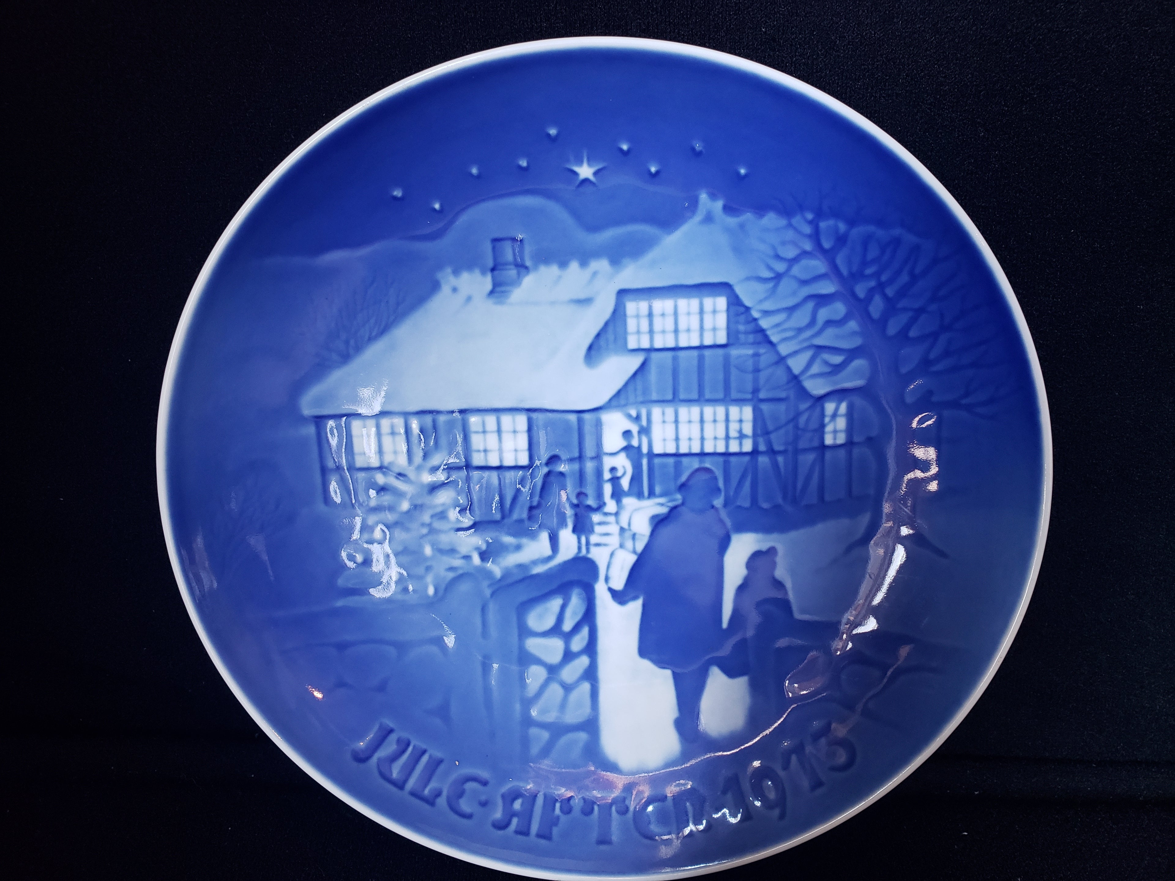 B & G Copenhagen Porcelain Wall Plate Country Christmas (lot 2196)
