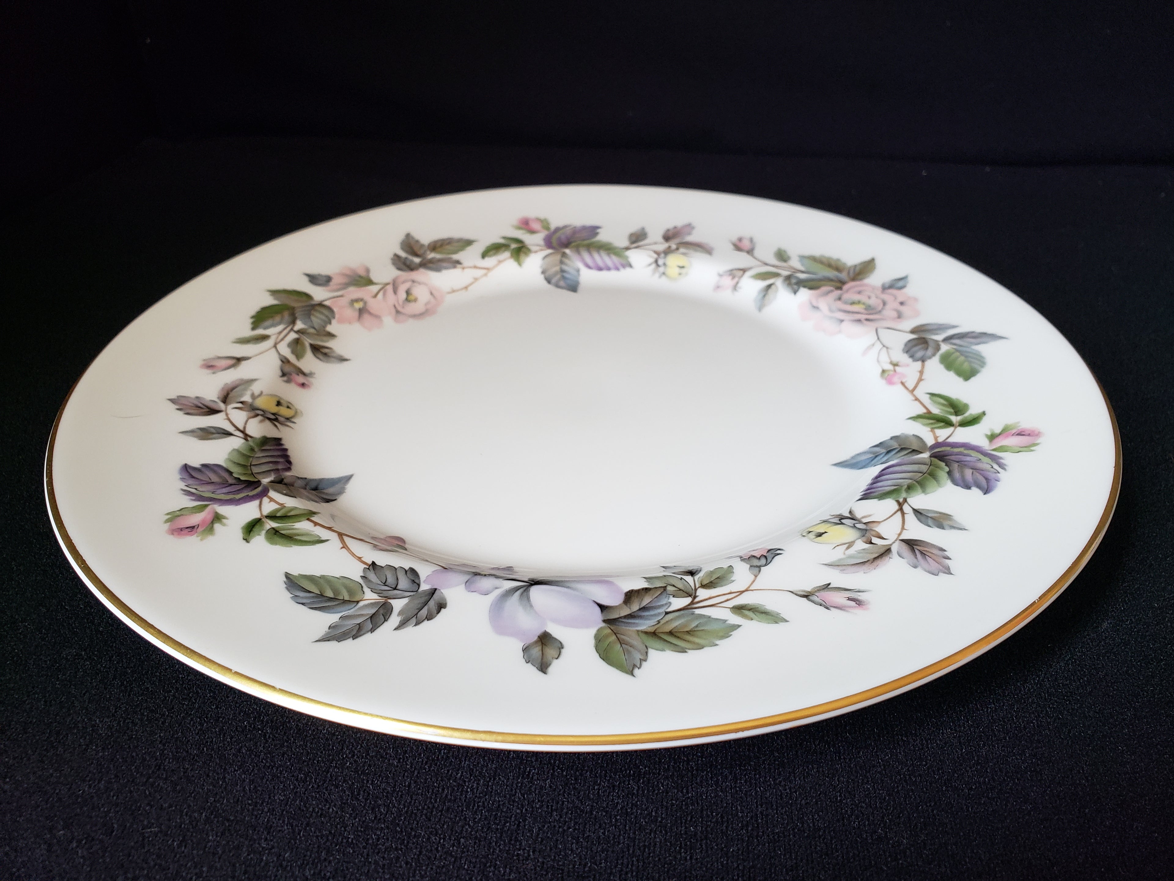 Vintage Royal Worcester June Garland Dinner Plate 10-1/2" (lot 2131)