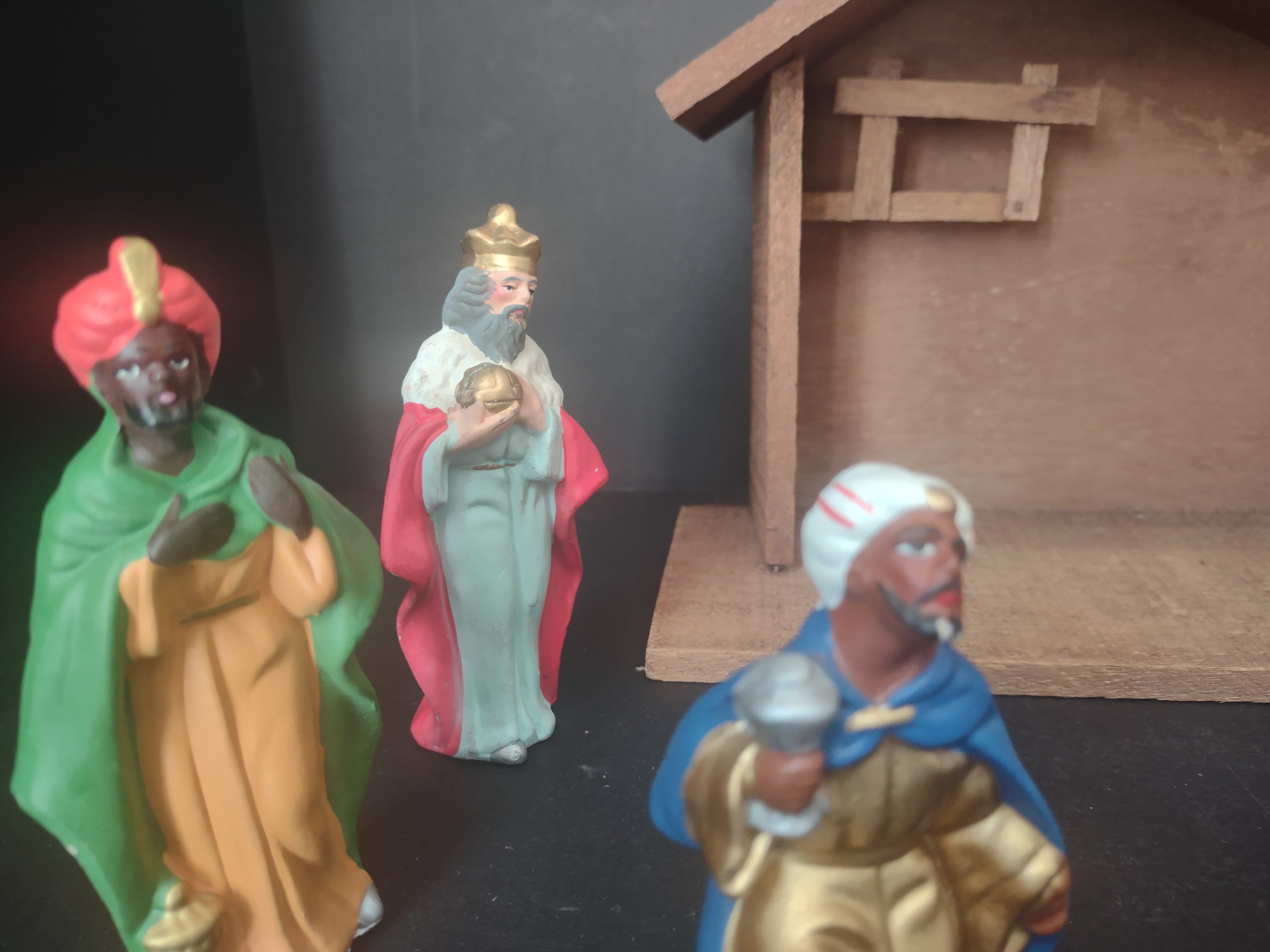Vintage Japan Nativity Set Ceramic with Creche (lot 2305)