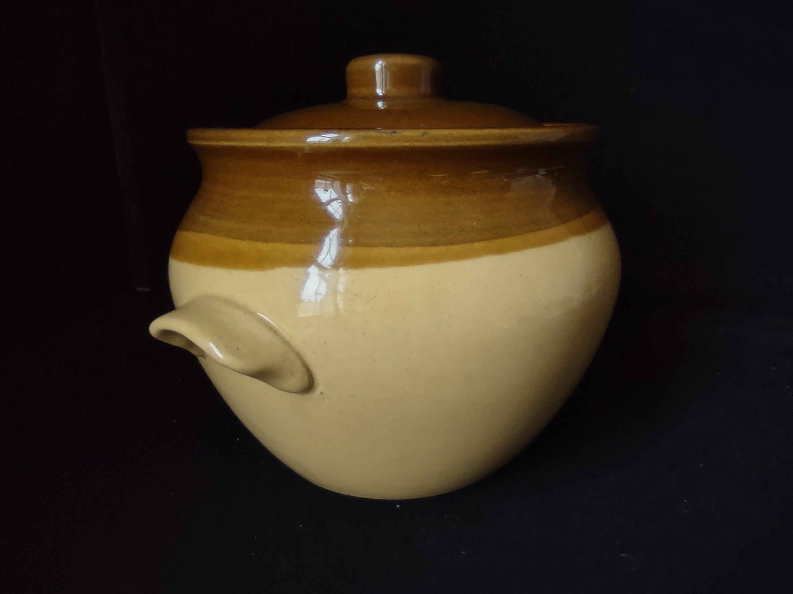 Granville VIntage Bean Pot Pottery with Lid made in England (lot 2774c)