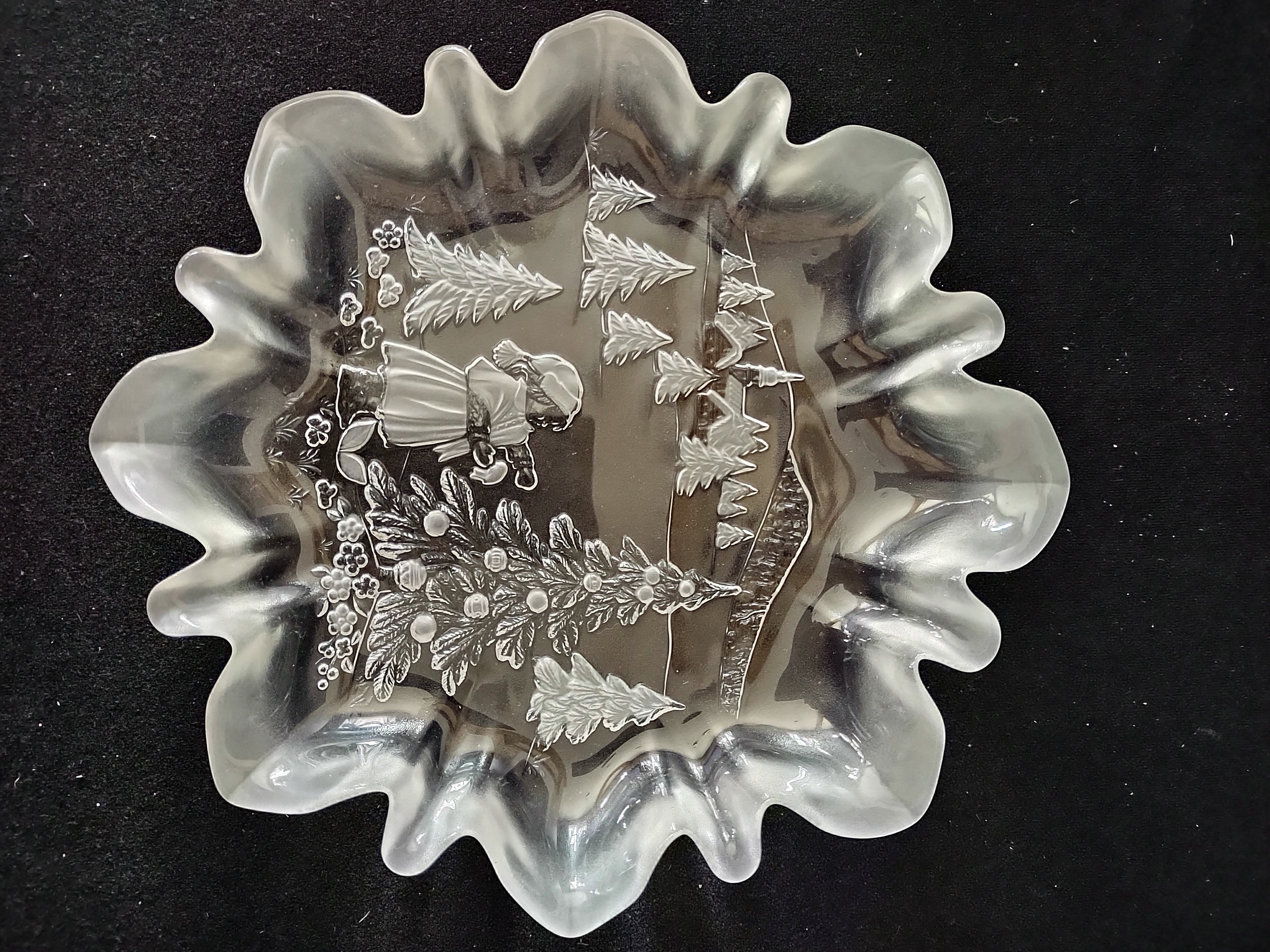 Vintage Mikasa Christmas Story 9 3/4" Bon Bon Plate Child Tree (Lot 3637)
