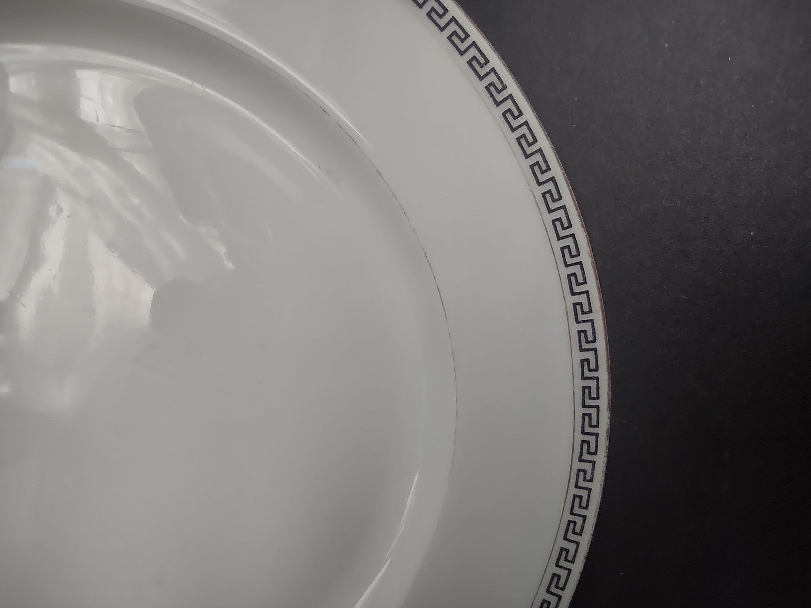 T & V Limoges France Dinner Plate Gold Black Decor (lot 1068)