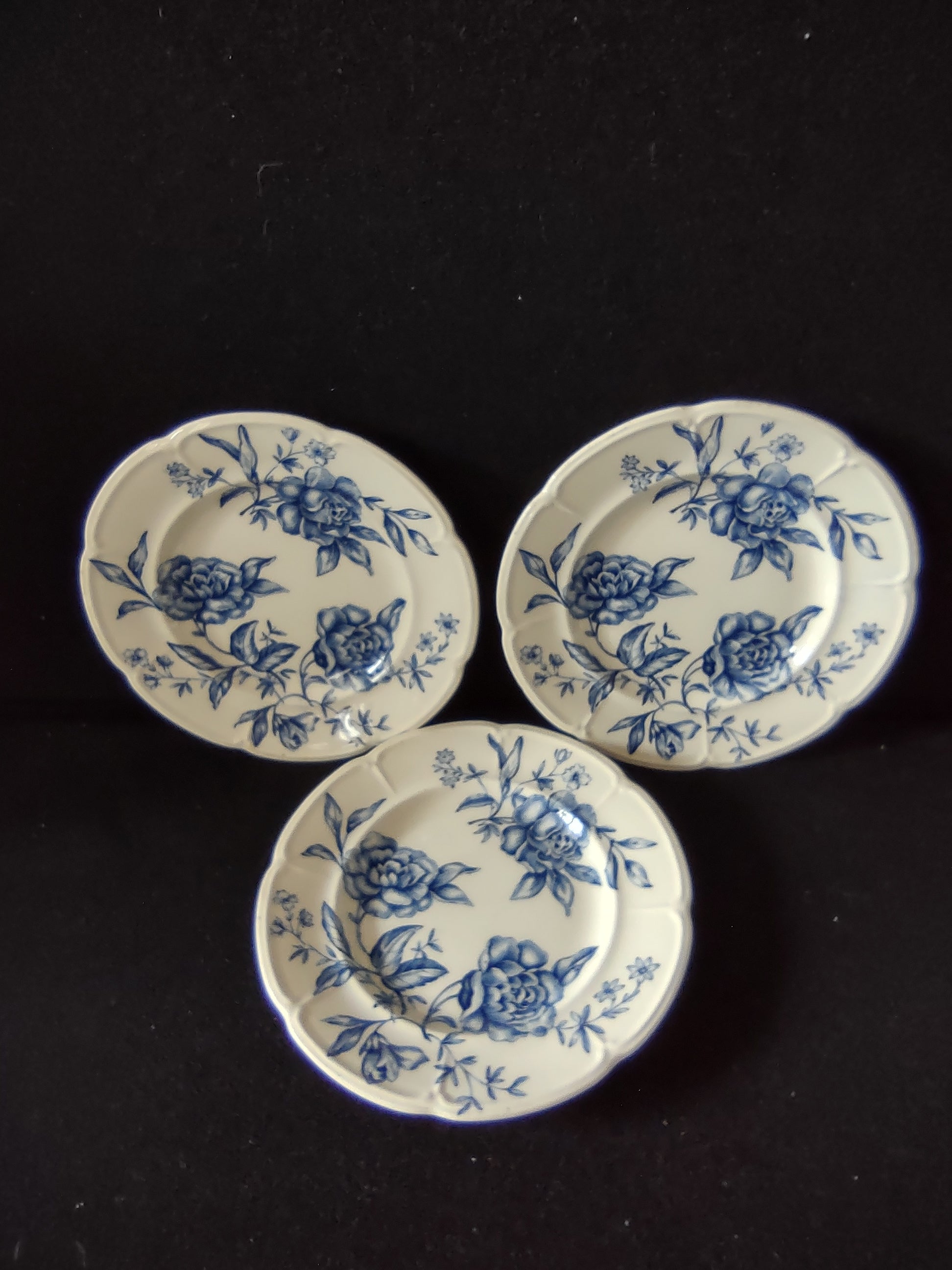 Vintage Johnson Bros Small Plate Windsor Ware Warwick Blue White x 3 (lot 5658)