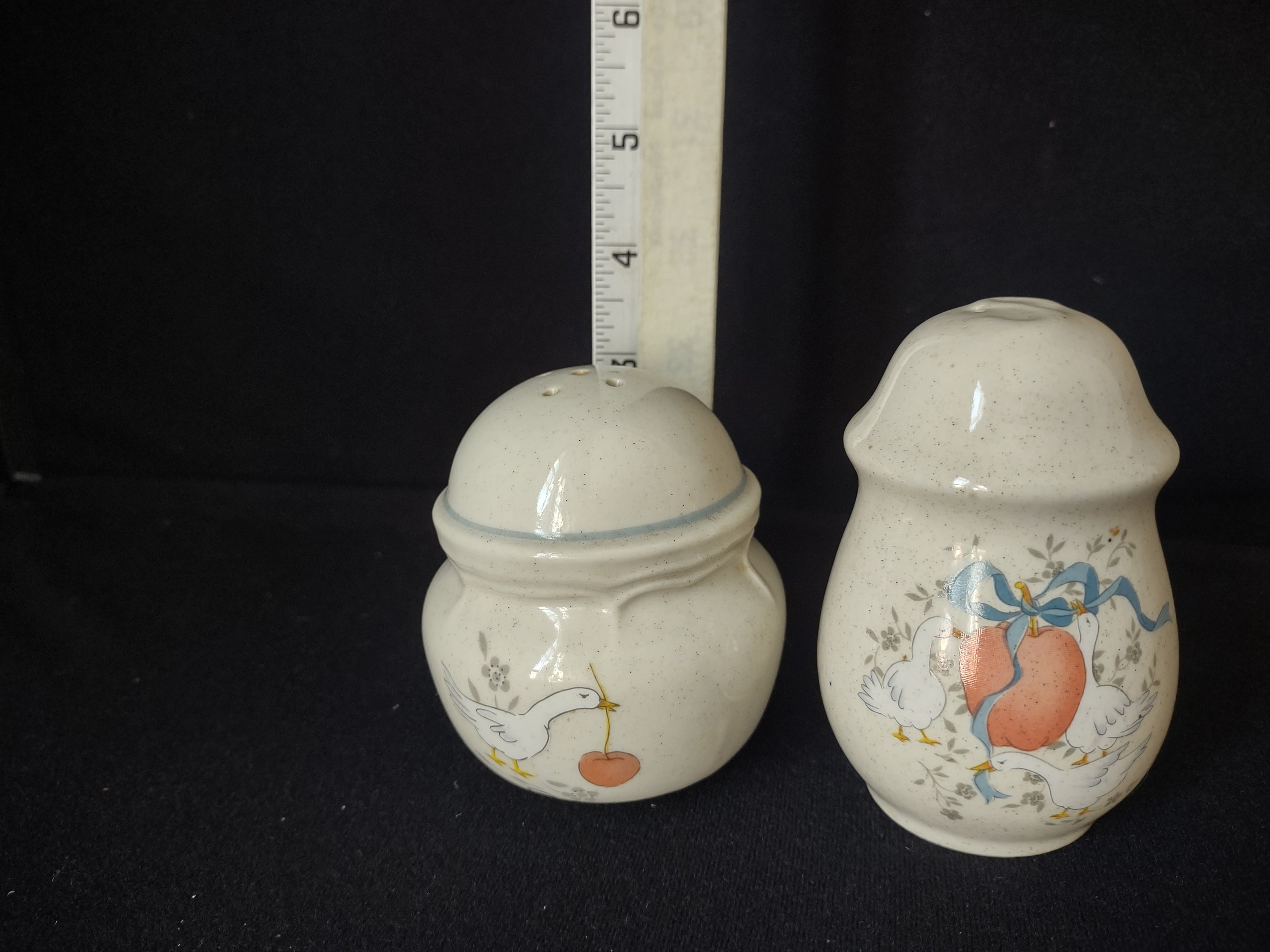 Vintage Marmalade Salt Pepper Shaker Geese Duck Cherry Apple Ribbon (lot 2845c)
