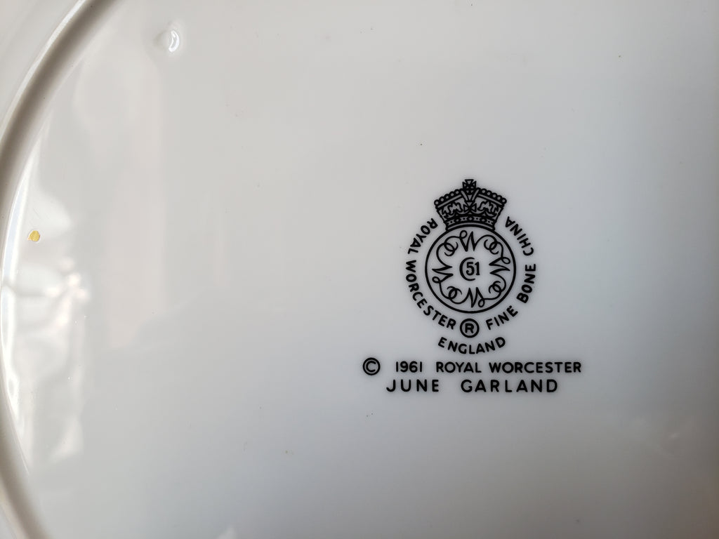 Vintage Royal Worcester June Garland Dinner Plate 10-1/2" (lot 2131)