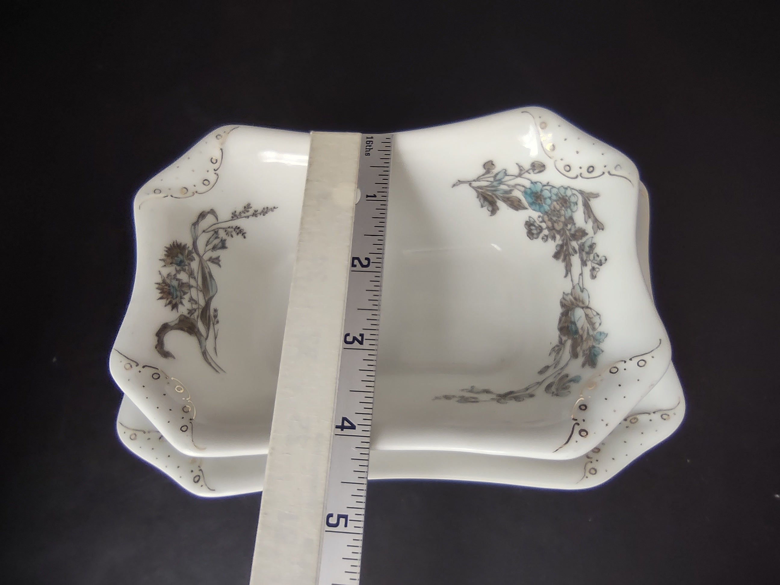Depose Haviland Limoges Blue Flower Gravy Bowl Plate Attached (lot 963)