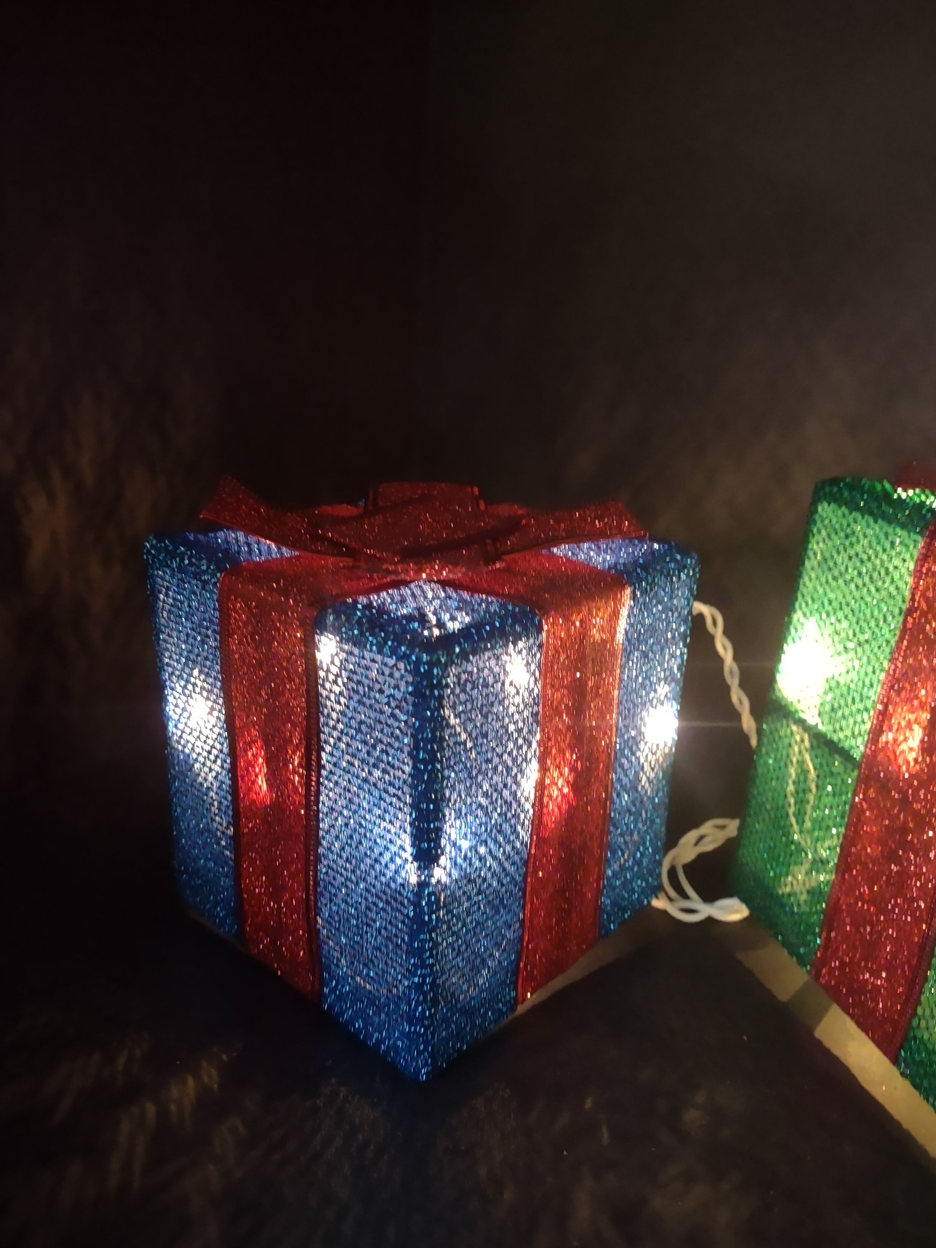 Christmas Tinsel Set of Light Up Present Gift Boxes (lot 1371)