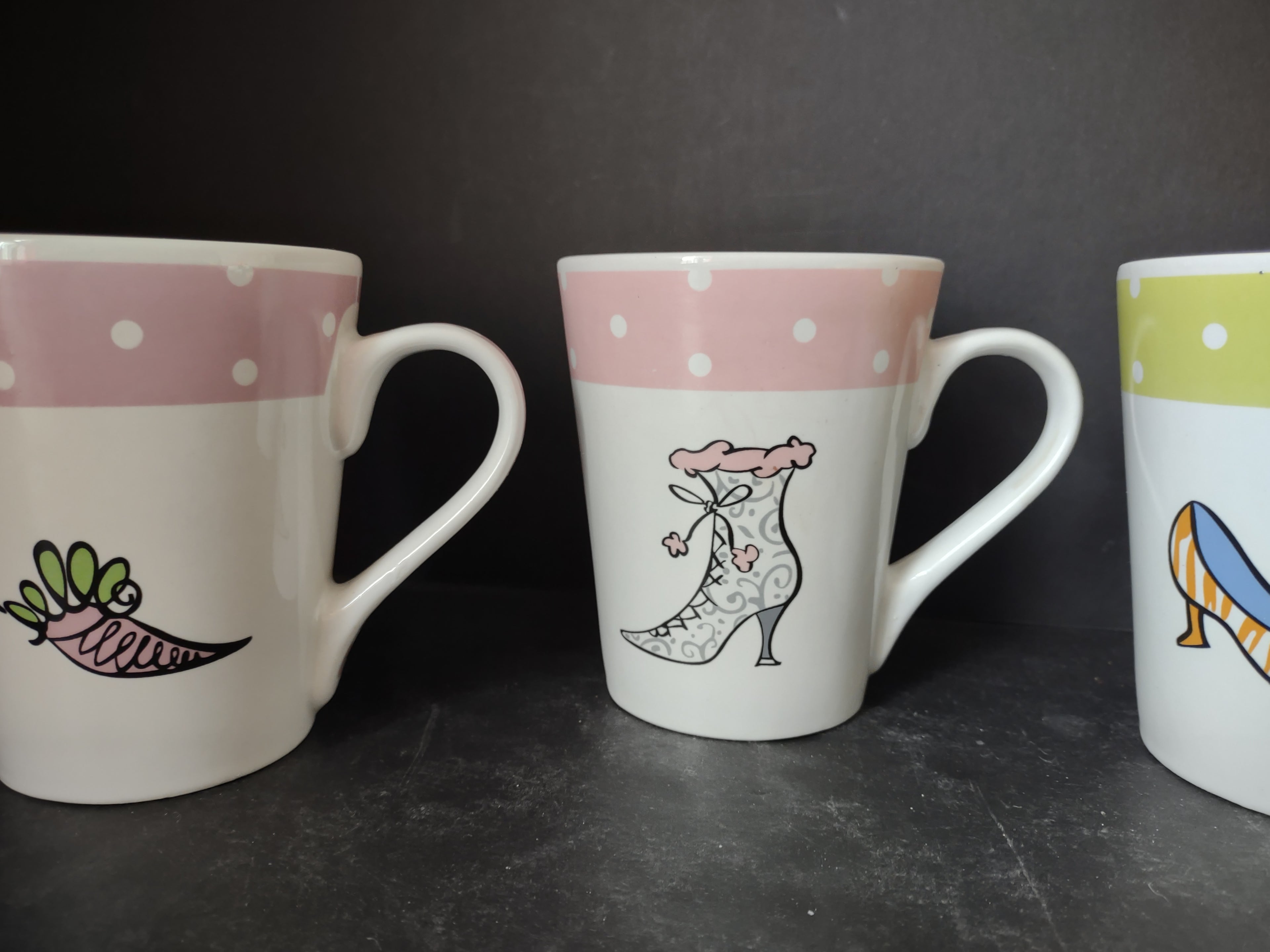 Set of 4 Latte Mugs with Shoe Design Polka Dot (lot 5259)