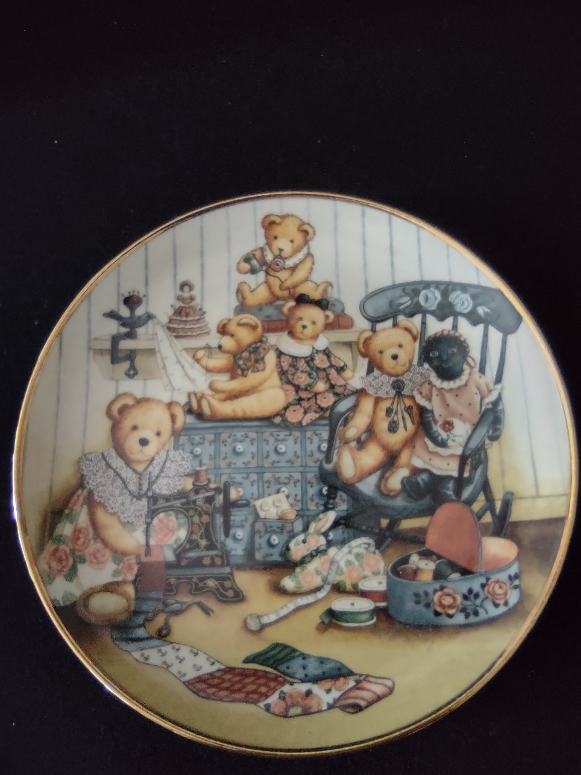 Franklin Mint Collectible Teddy Bear Sewing Circle Nita Showers Plate (Lot 4013)