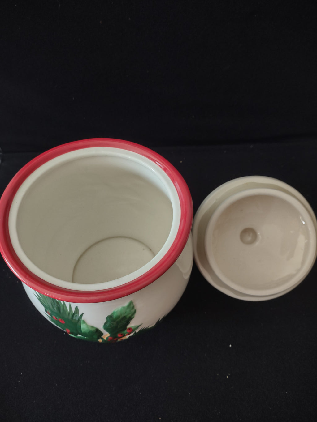 Christmas Ceramic Holly Berry Pine Cookie Jar (Lot 3507)