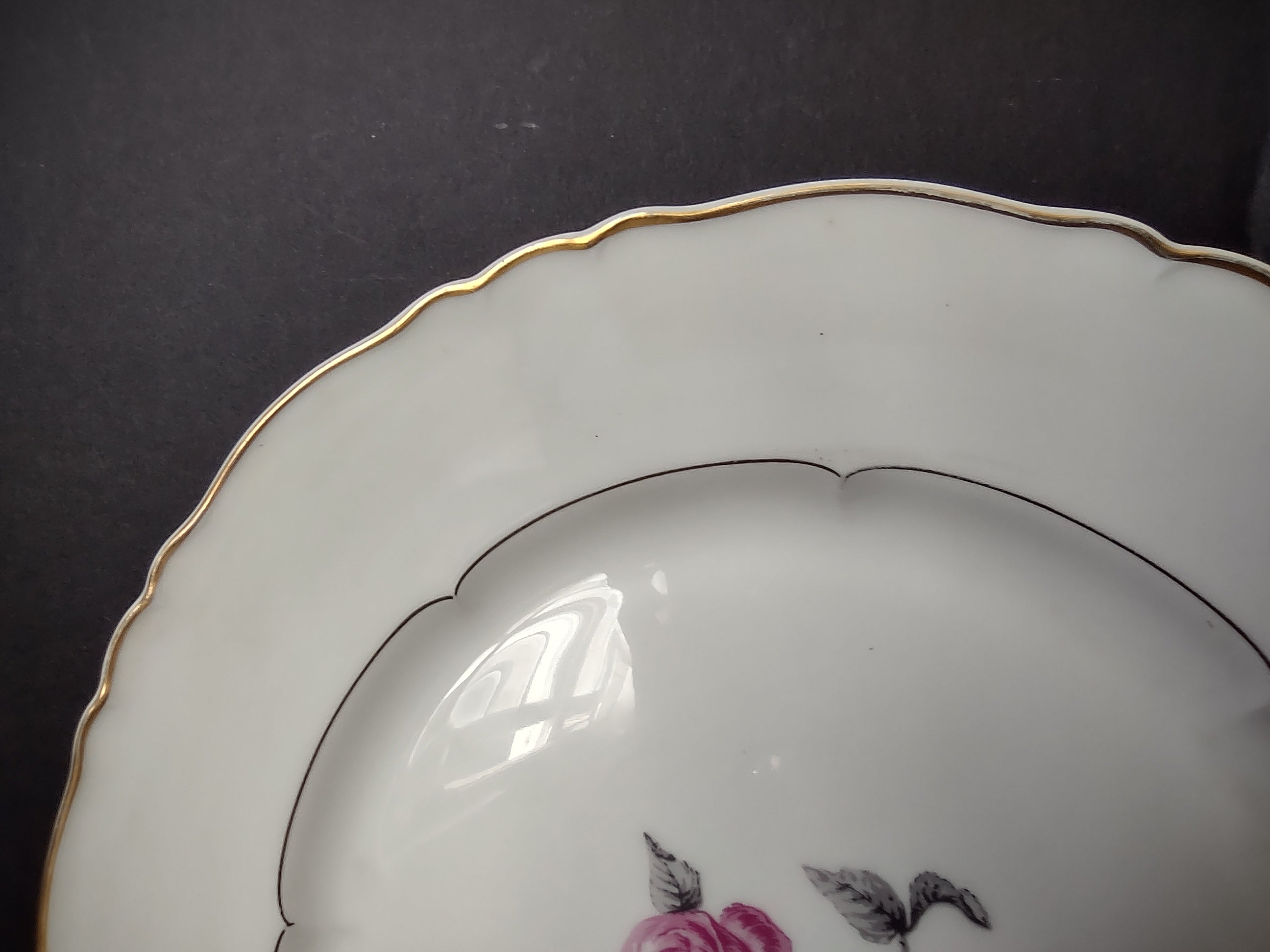 Haviland Limoges French Cottage Chic Bagatelle Rose Dinner Plate (lot 1123)