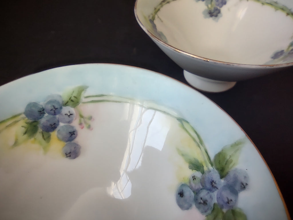 French Cottage Chic Set of 3 Dessert Footed Bowls Blue Berry Design (lot 1095)