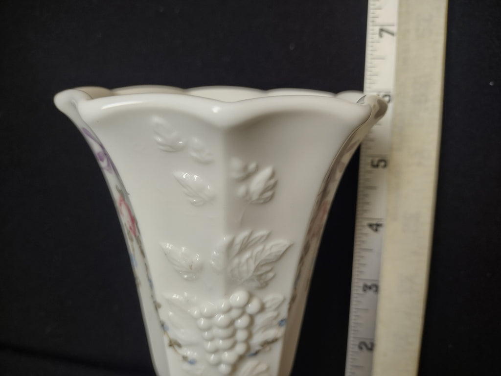 Vintage Westmoreland Milk Glass Vase Roses Ribbons (lot 2670c)