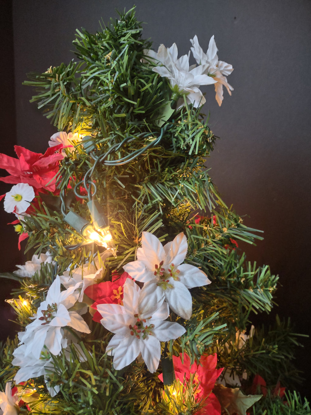 Vintage Artificial Christmas Poinsettia Light Up Tree Wreath Garland (lot 1229)