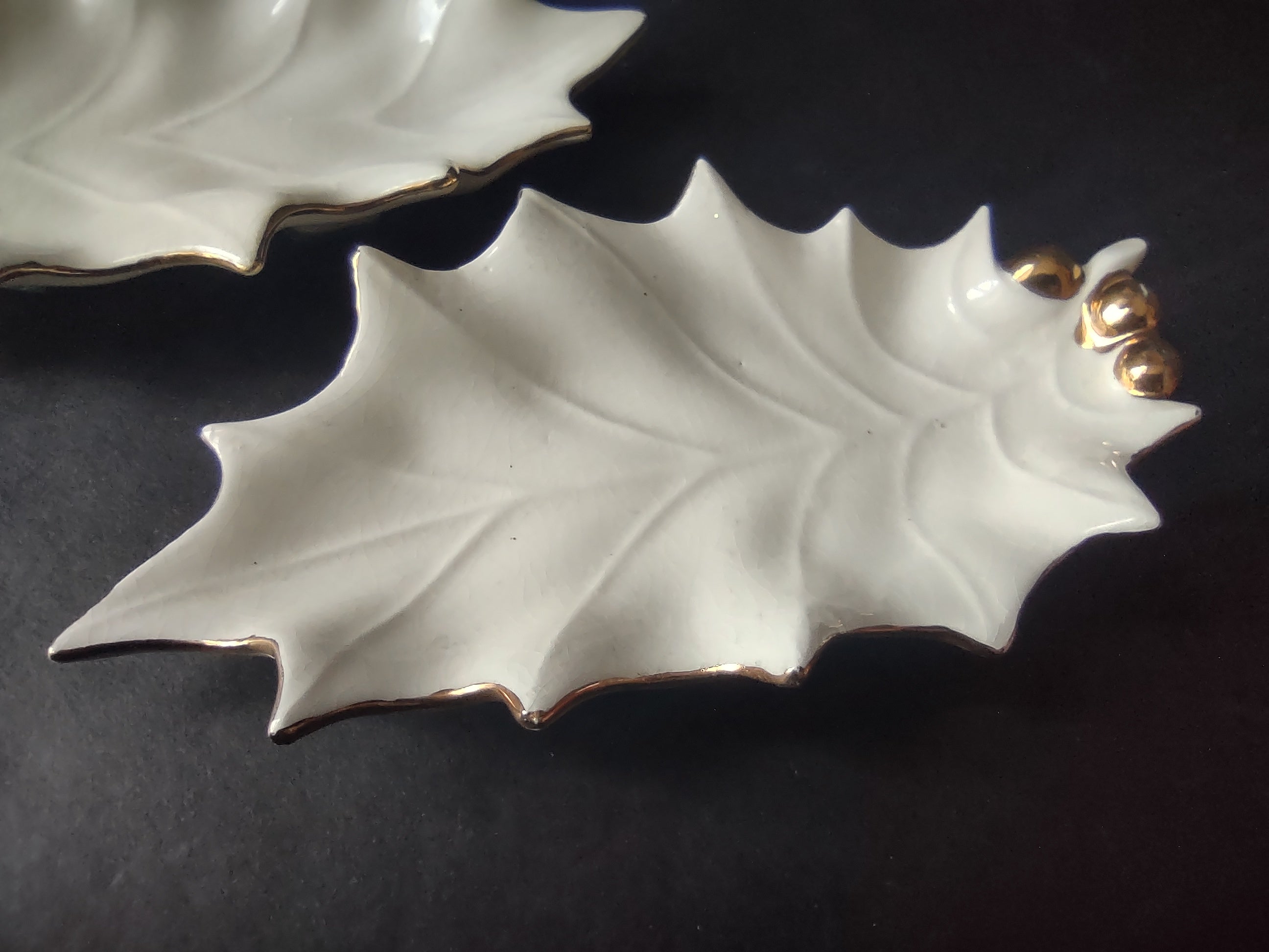 Vintage Three 3 x Ceramic White Gold Holly Leaf Dish (lot 1162)