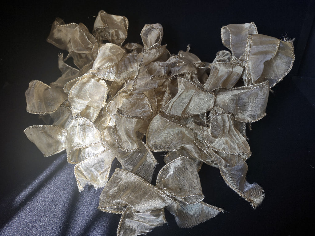 Lot of 27 Golden Ribbon Bows Christmas (lot 1702)