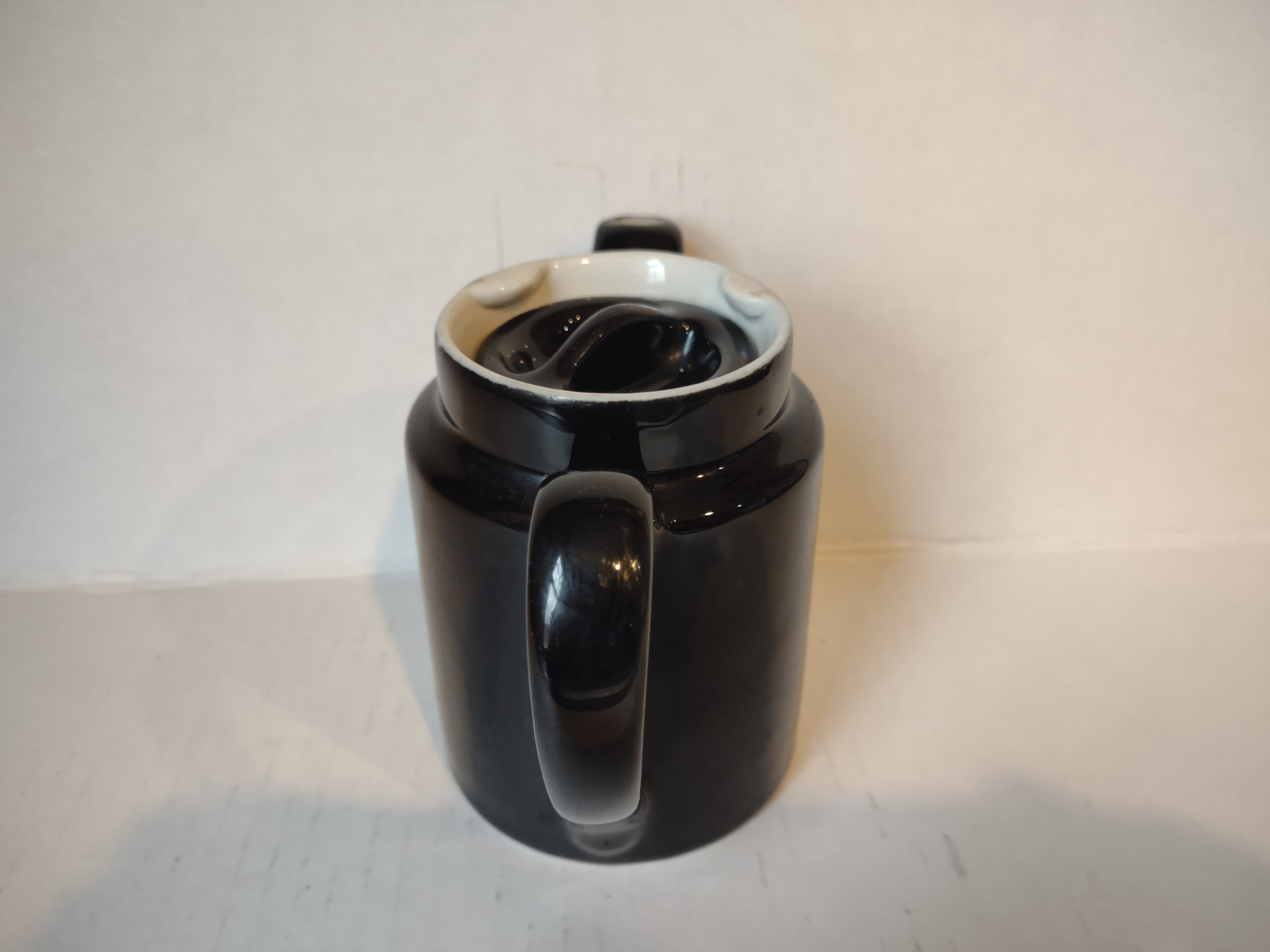 Vintage High Gloss Black Glaze White Lining Small Ceramic Teapot 4" (lot 5336)
