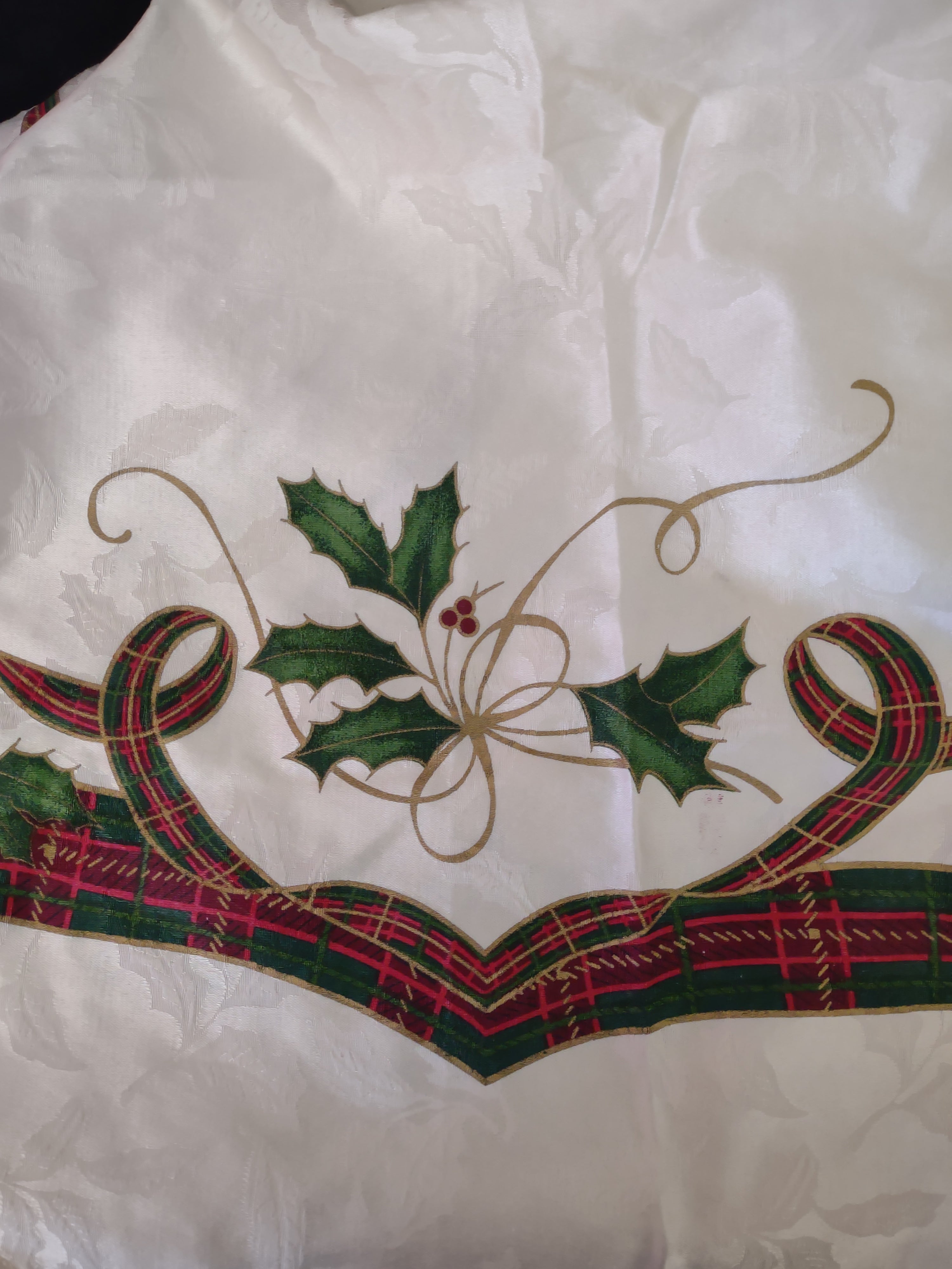 Vintage Lenox Christmas 70" Round Tablecloth Holly Red Green Ribbon (Lot 4371)
