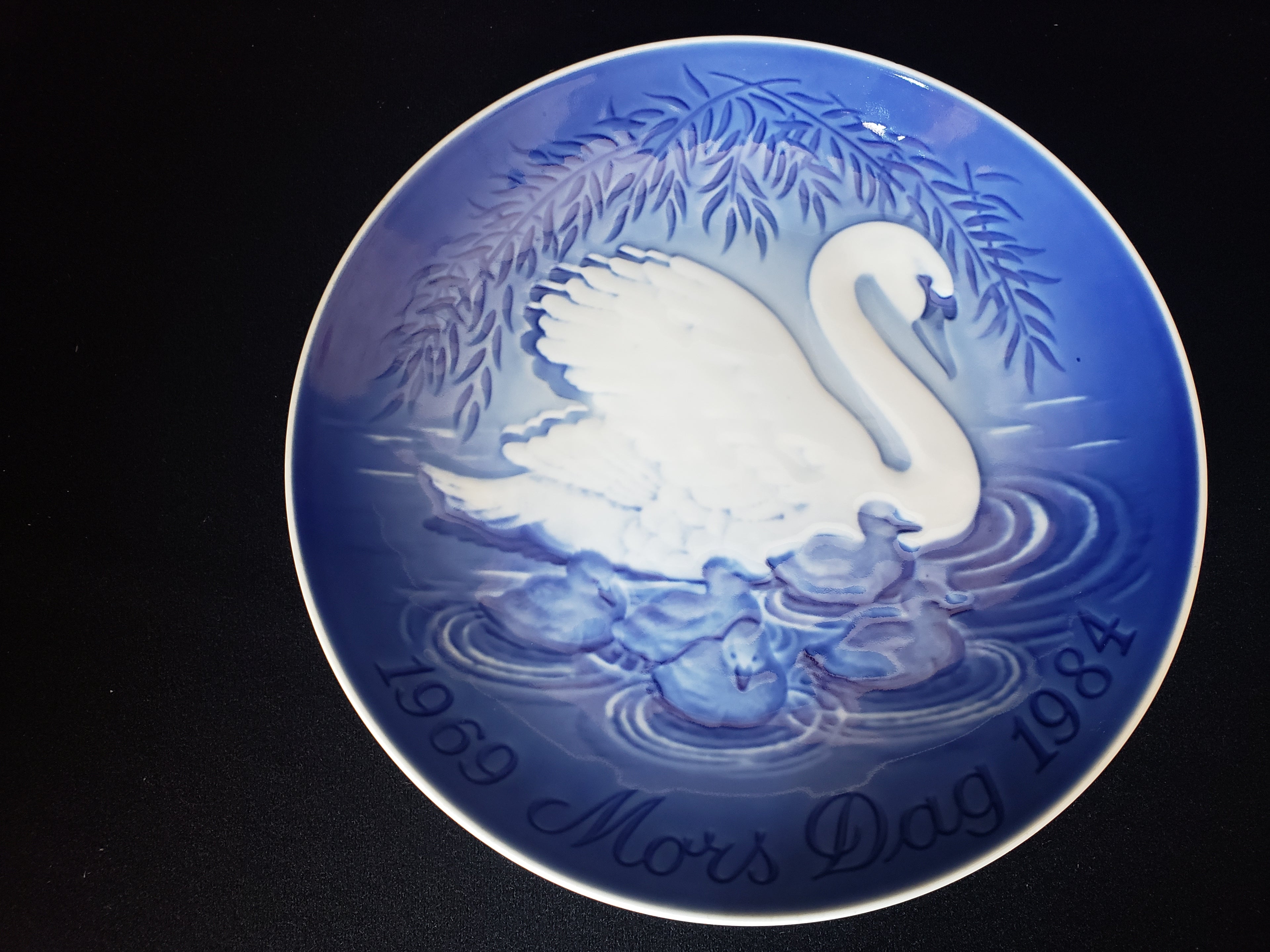 B & G Copenhagen Porcelain Wall Plate Mother's Day Swan Blue (lot 2197)