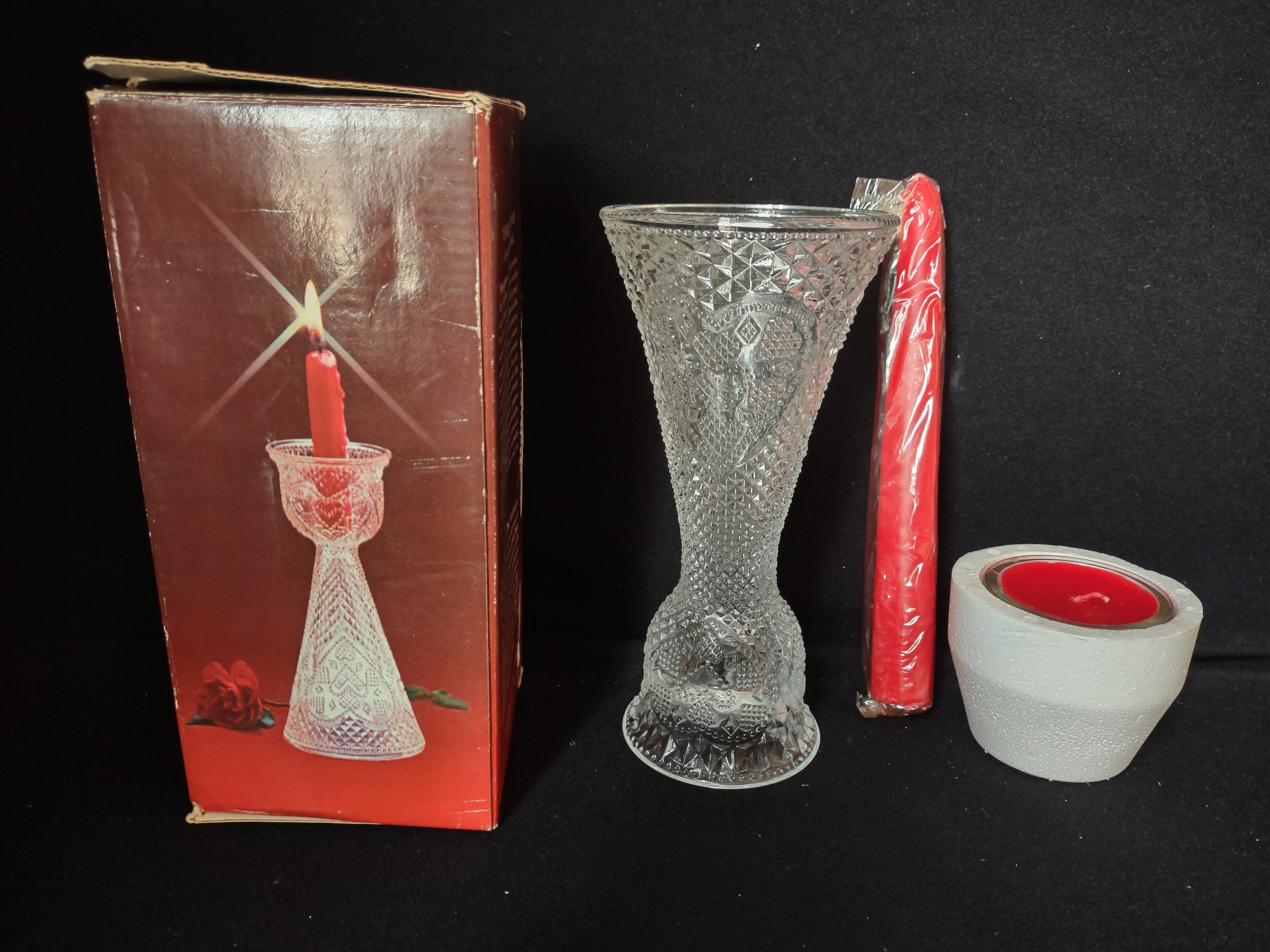 Vintage Collectible Avon Hear and Diamond Candle Holder Vase (lot 2674c)