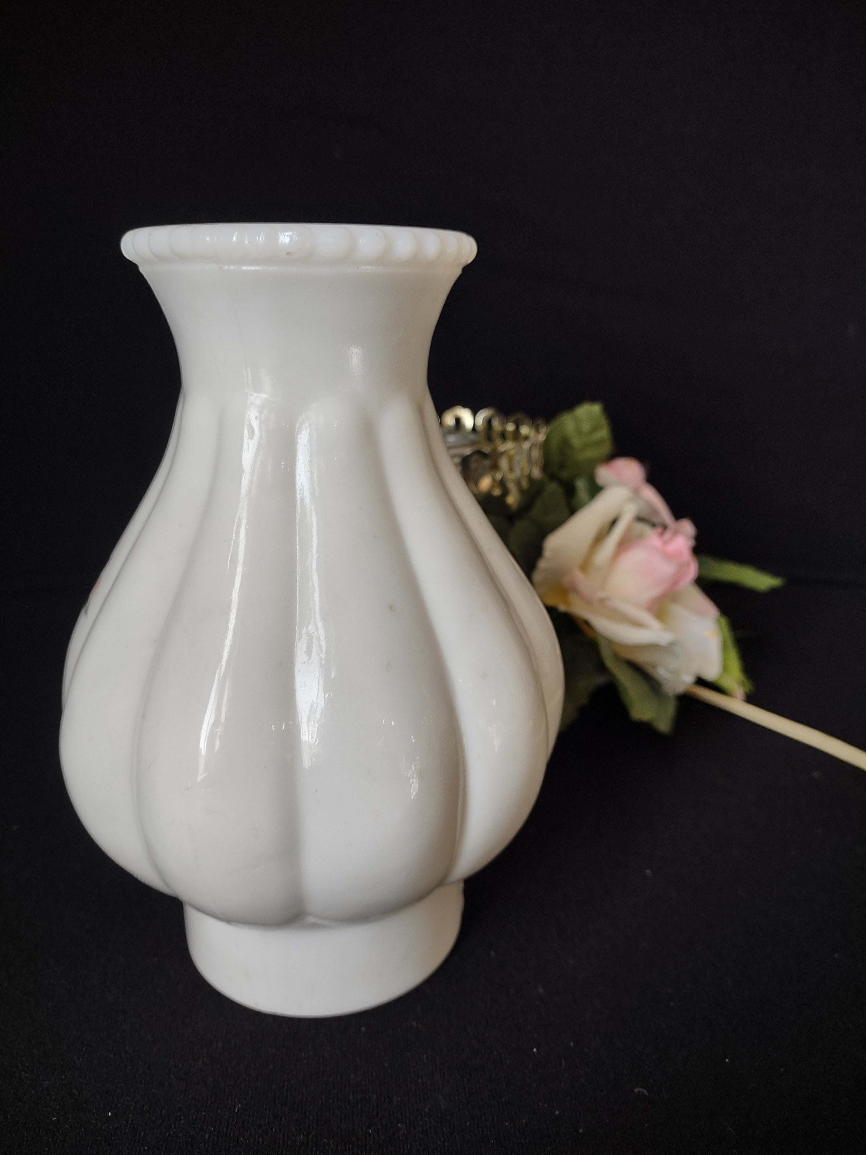Vintage Milk Glass Hurricane Lamp Roses Floral (2518c)