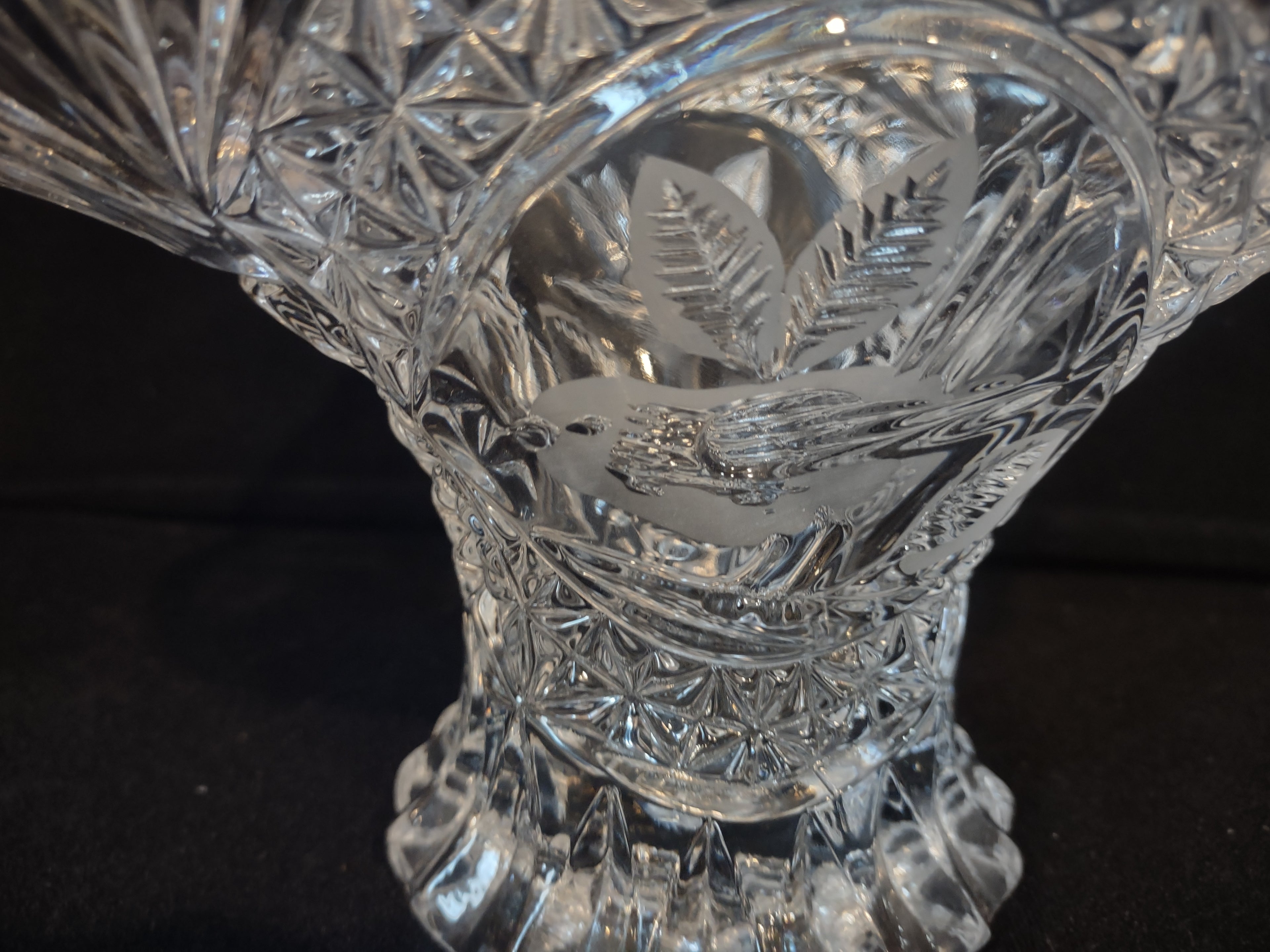 Hofbayer Byrdes Crystal Candy Dish with Handle (lot 2500c)