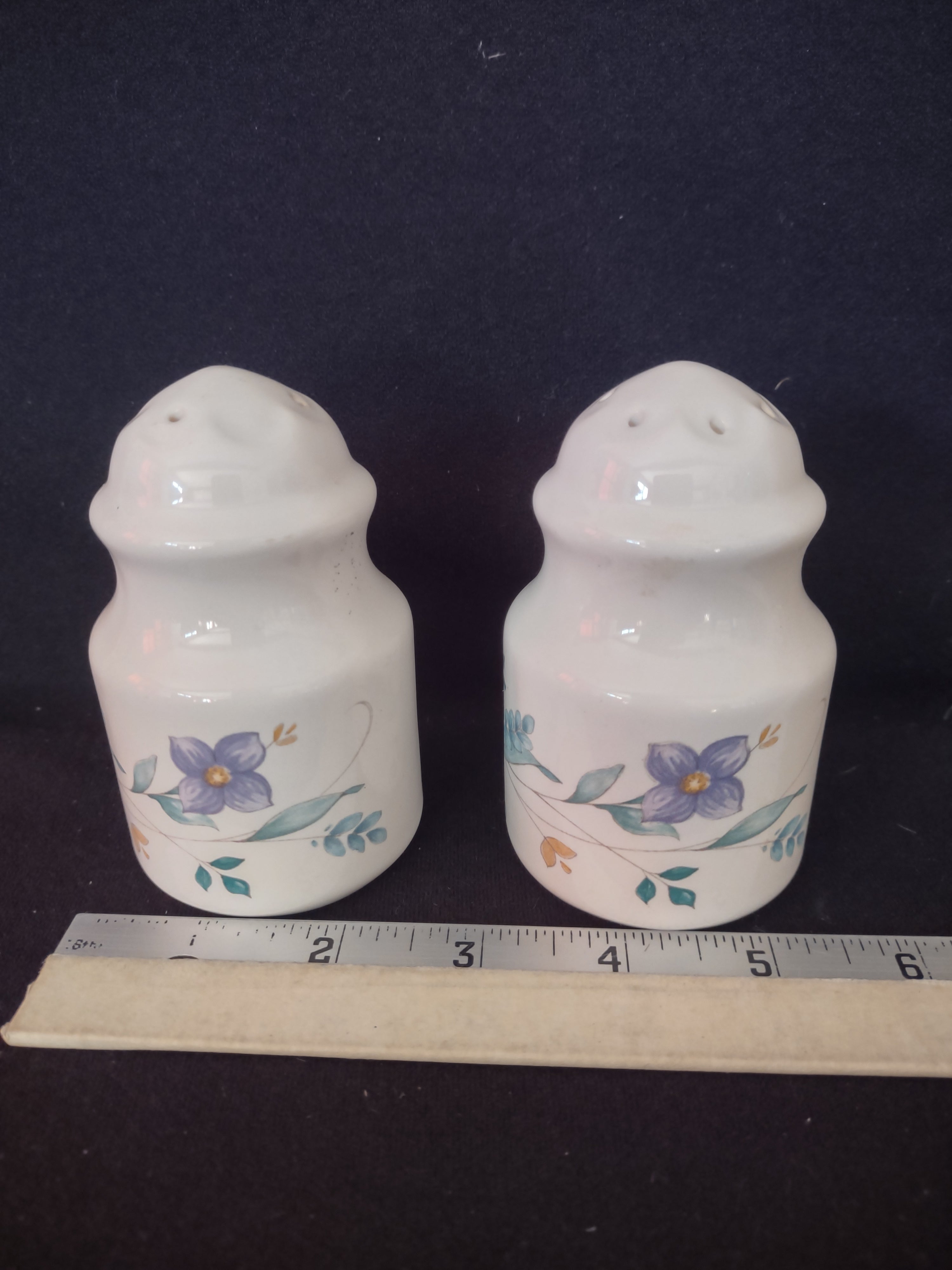 Vintage Pfaltzgraff Salt Pepper Shakers April Pattern Spring Flowers (Lot 5021)